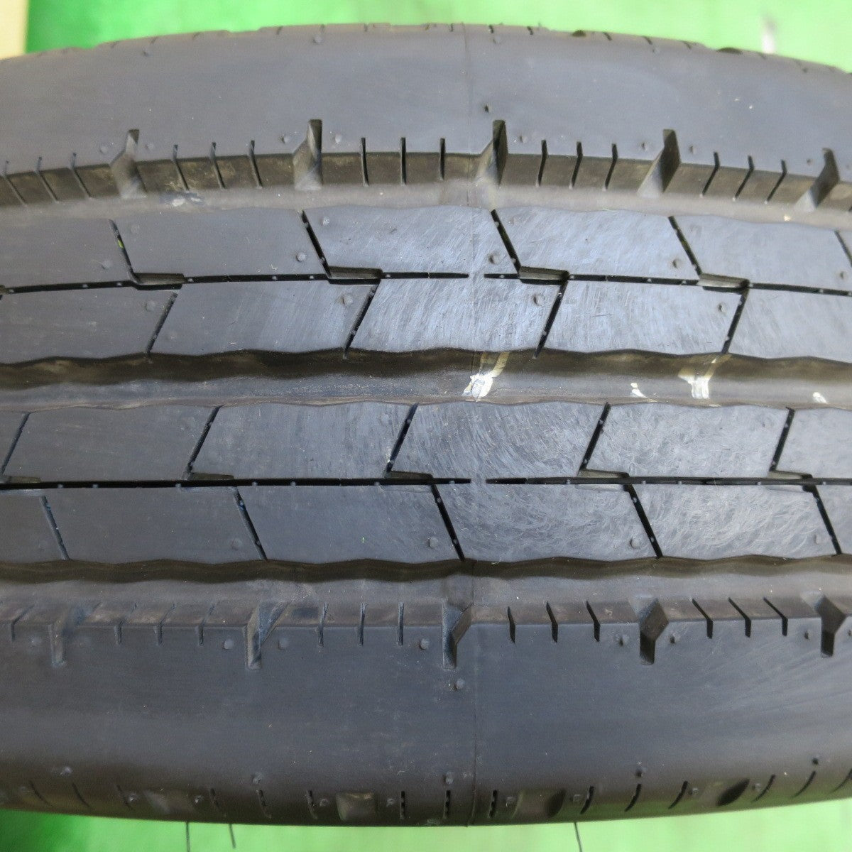 [送料無料] 新車外し！24年！ほぼ未使用★トラック タイヤ 205/75R16 113/111N ダンロップ エナセーブ SPLT 50A 16インチ★4092408イノタ