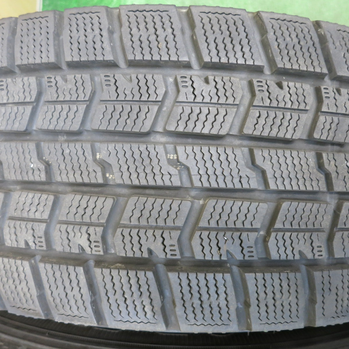 バリ溝！キレイ！9.5分★スタッドレス 215/60R16 グッドイヤー アイスナビ7 SCHNEIDER MiD シュナイダー 16インチ PCD114.3/5H★6031502HAス