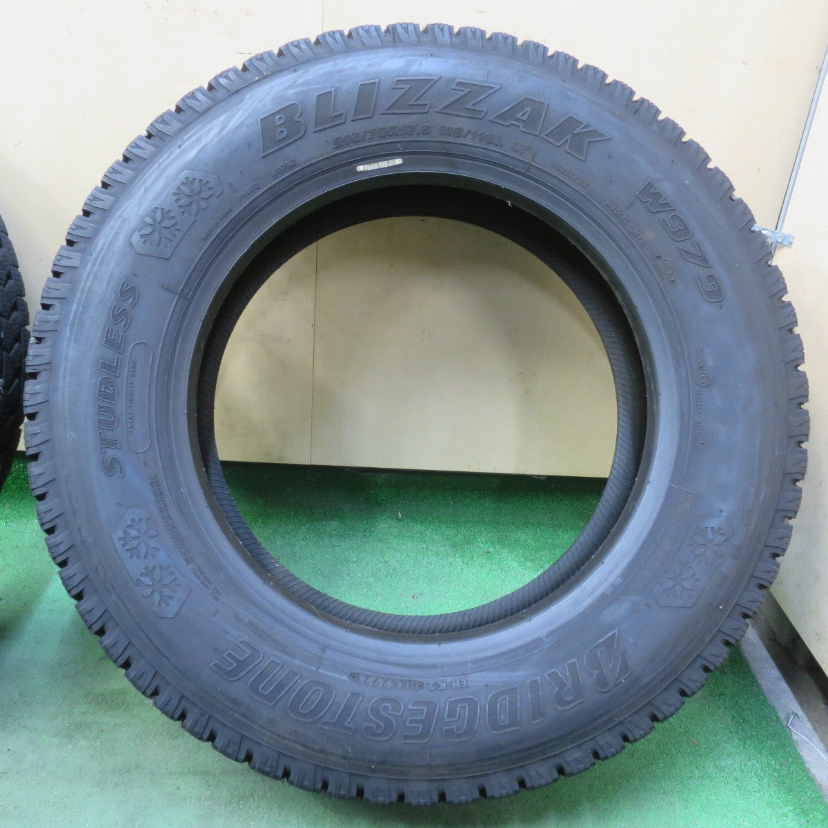 バリ溝！9分！6本★トラック タイヤ 215/70R17.5 118/116L スタッドレス ブリヂストン ブリザック W979 17.5インチ★6060105イスタ