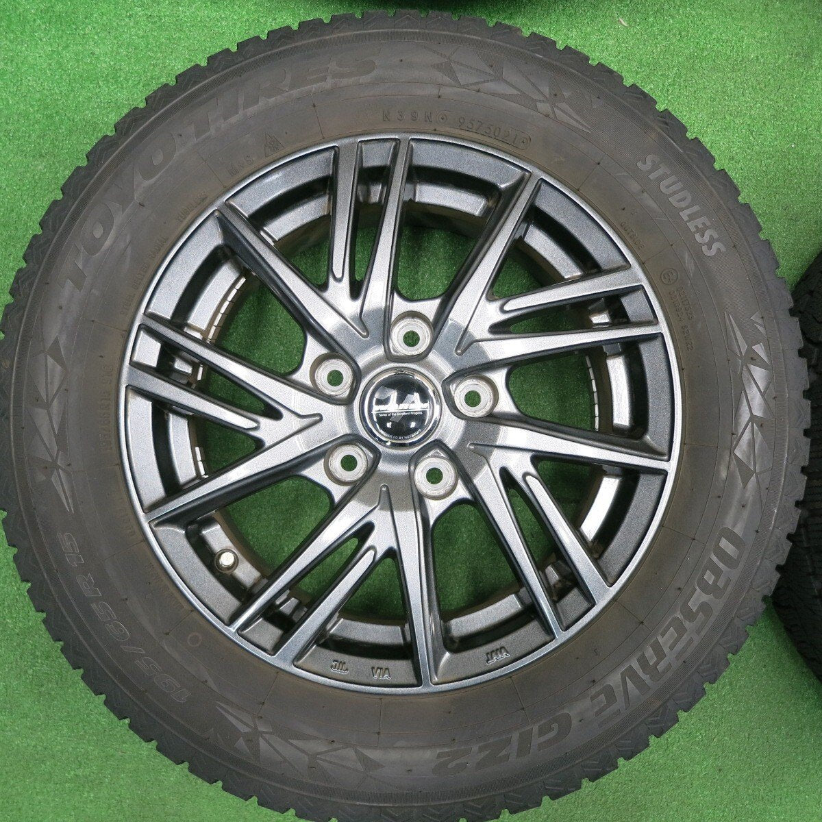 バリ溝！21年！キレイ！8.5分★スタッドレス 195/65R15 トーヨー オブザーブ GIZ2 WAREN ヴァーレン 15インチ PCD114.3/5H★4122004TNス