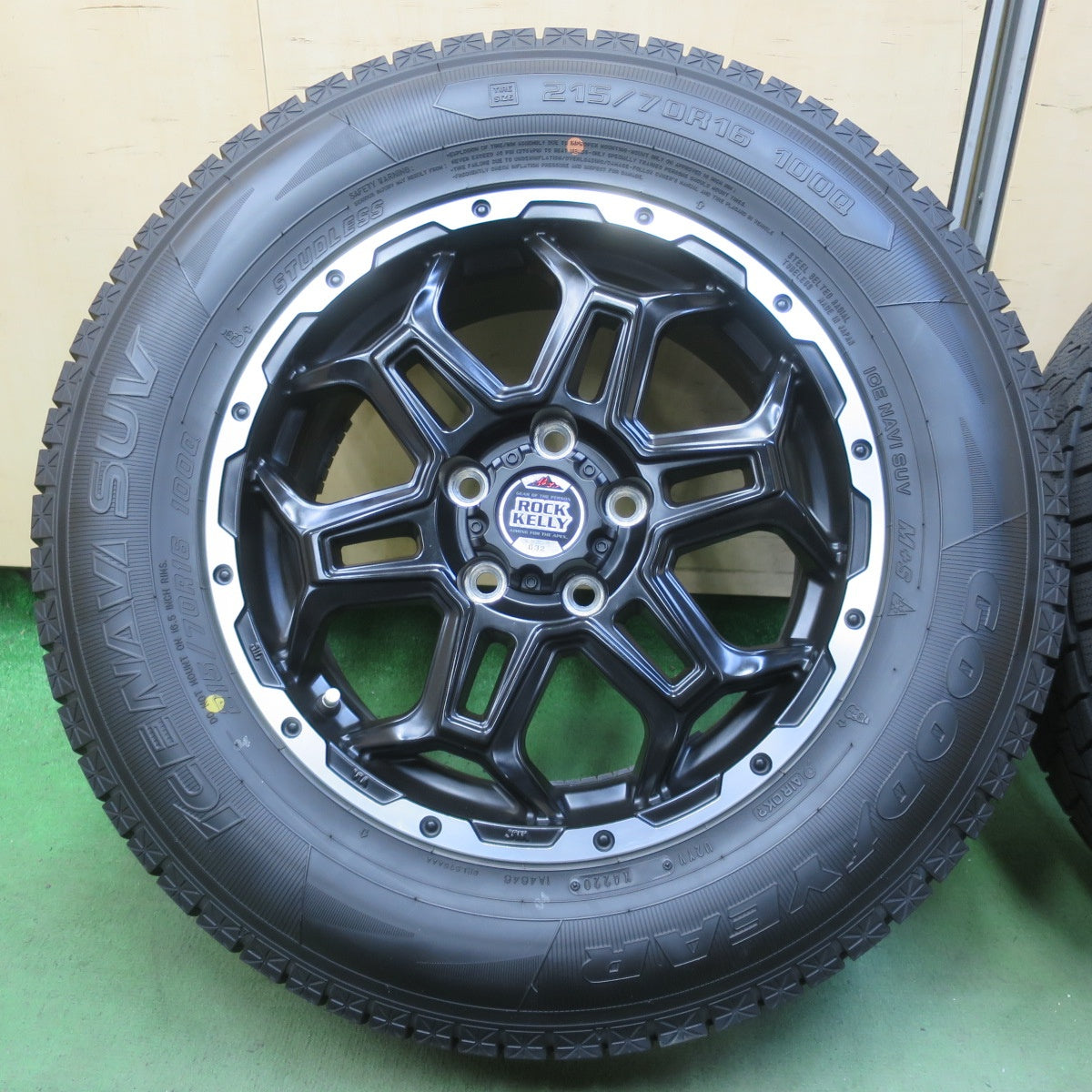 バリ溝！キレイ！9.5分◎LOXARNY ROCK KELLY 632 215/70R16 スタッドレス グッドイヤー アイスナビ SUV ロクサーニ ロックケリー 16インチ PCD114.3/5H◎6061508イス