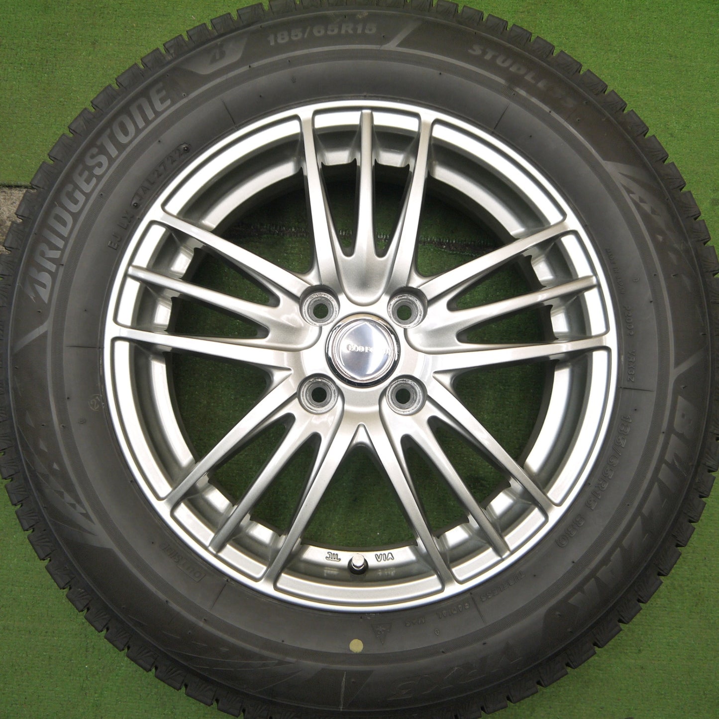 バリ溝！22年！キレイ！8.5分★スタッドレス 185/65R15 ブリヂストン ブリザック VRX3 ECO FORME エコフォルム 15インチ PCD100/4H★5062704Hス