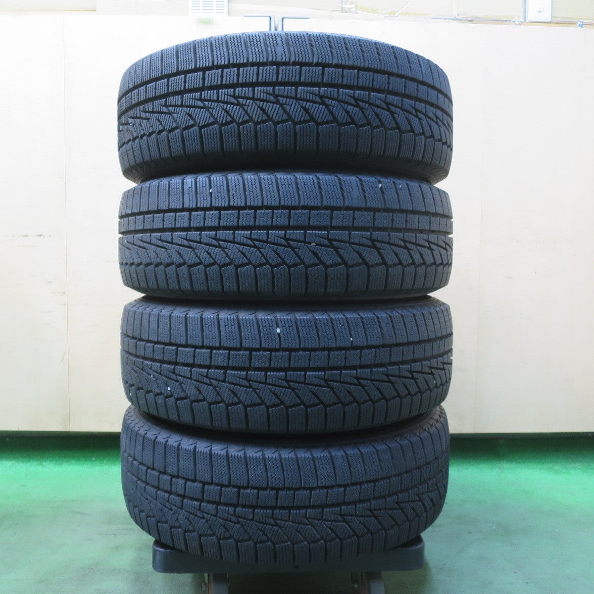 バリ溝！23年！キレイ！ほぼ10分★プリウス 等 195/65R15 スタッドレス ハンコック ウインター アイセプト IZ2A WAREN ヴァーレン 15インチ PCD100/5H★5111108イス