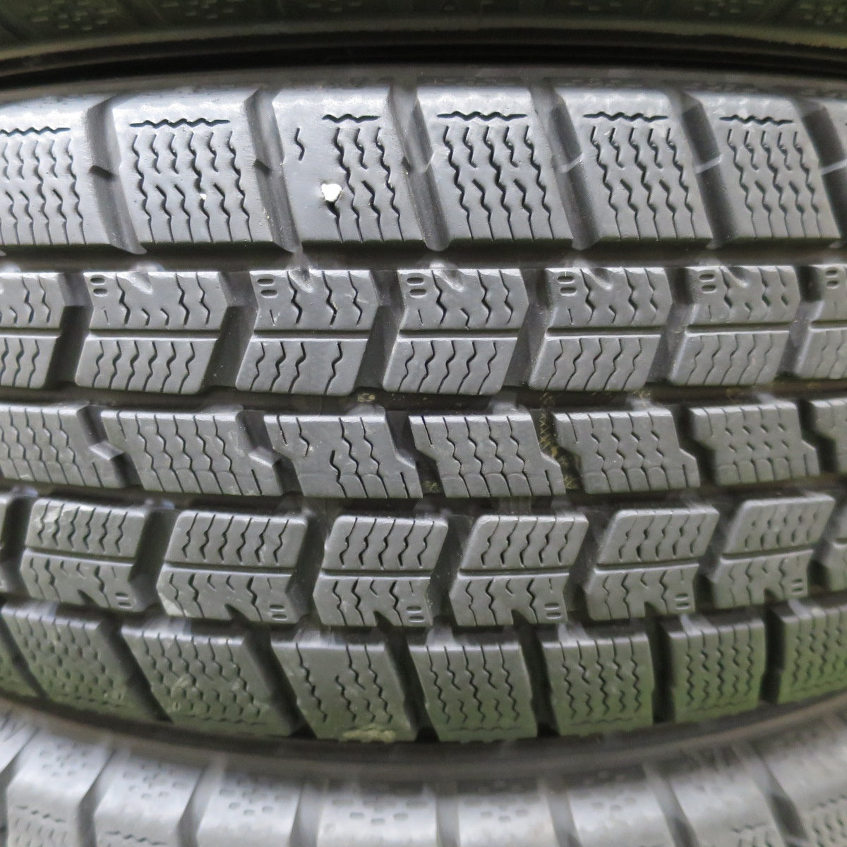 バリ溝！キレイ！8.5分★スタッドレス 165/65R15 グッドイヤー アイスナビ7 D.O.S. DOS 15インチ ソリオ ハスラー タフト 等 PCD100/4H★6021802ナス