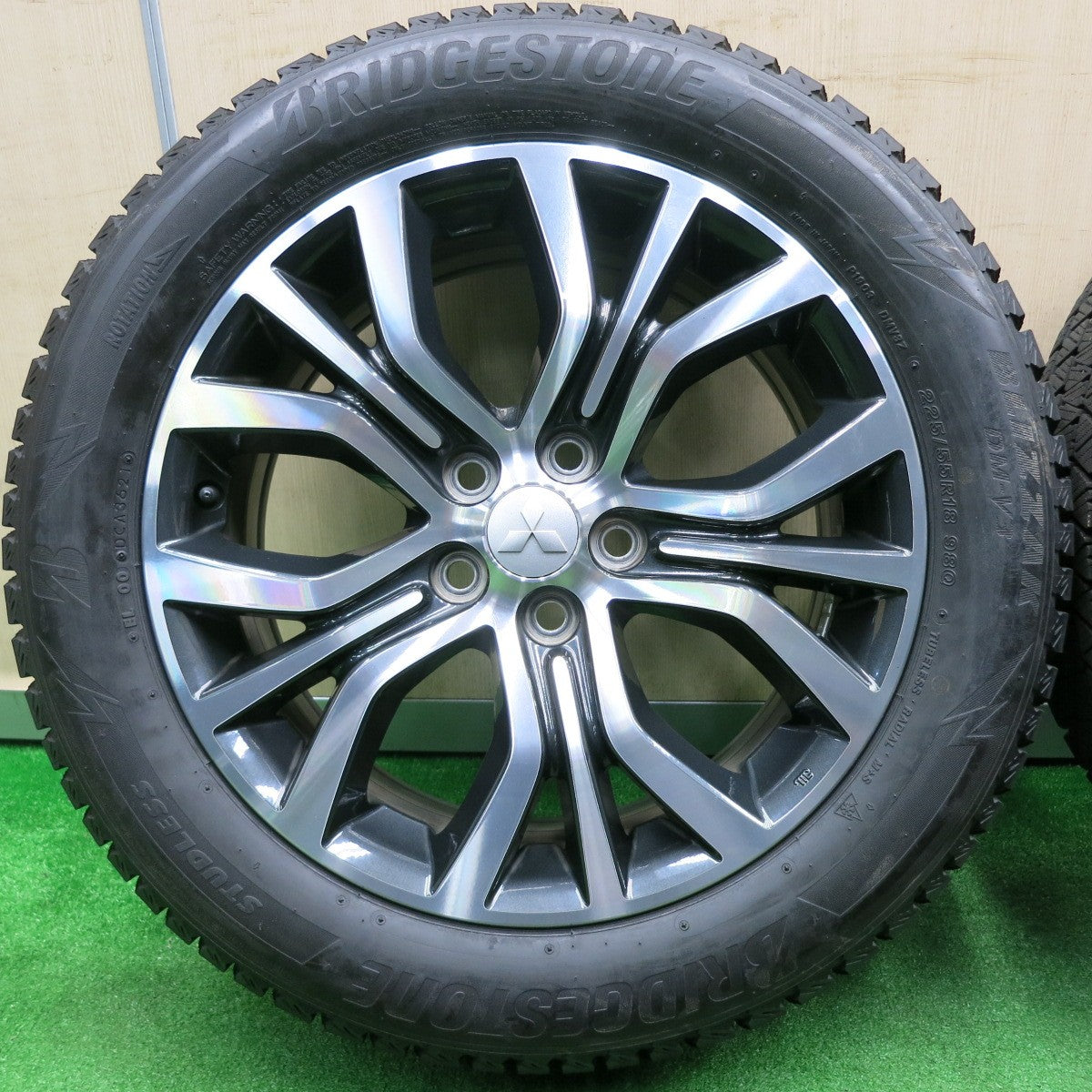 [送料無料] バリ溝！21年！キレイ！9.5分★三菱 アウトランダー 純正 225/55R18 スタッドレス ブリヂストン ブリザック DM-V3 18インチ PCD114.3/5H★4110907NJス