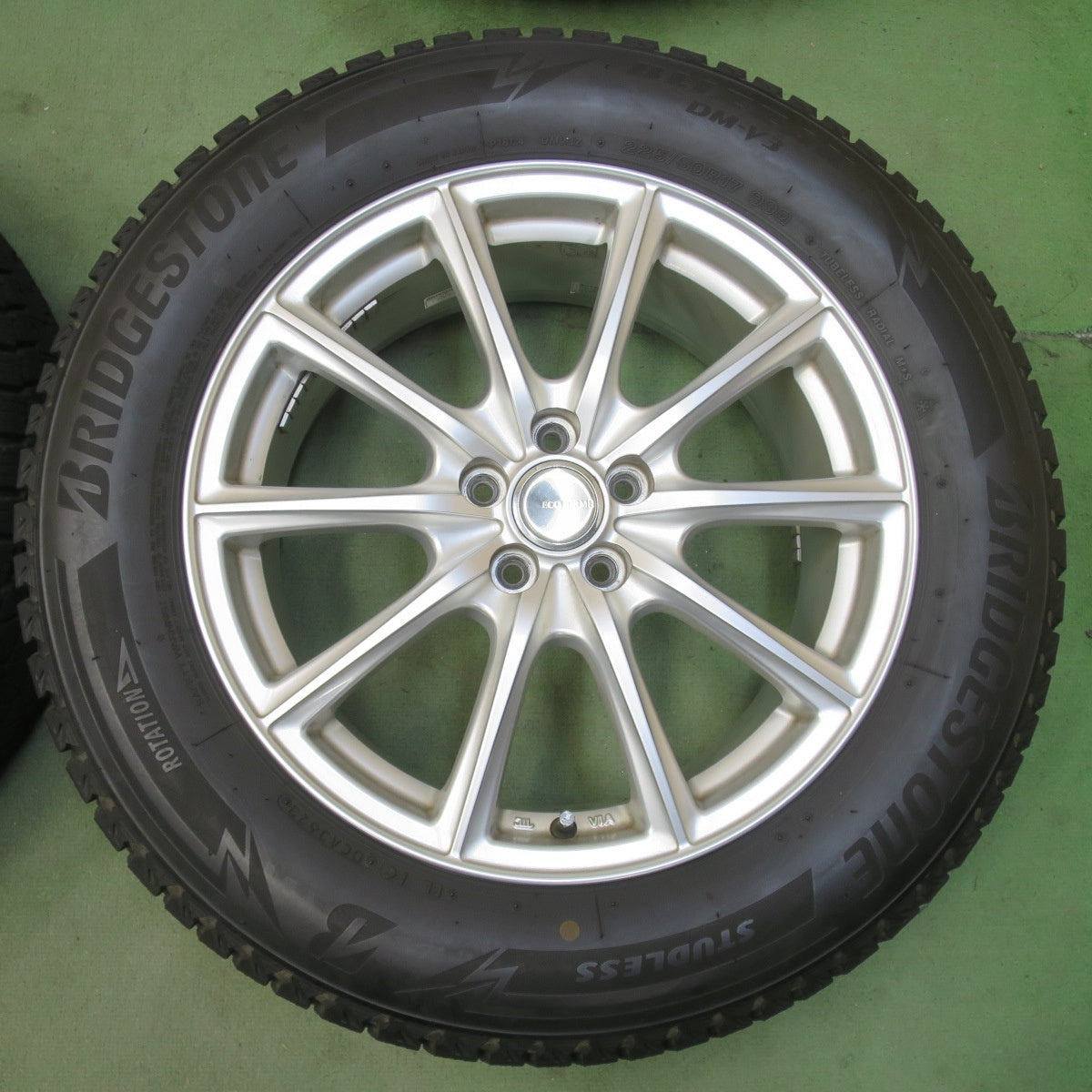 4本価格！23年◎XV フォレスター 等 225/60R17 スタッドレス ブリヂストン ブリザック DM-V3 ECO FORME エコフォルム 17インチ PCD100/5H◎6101603イス