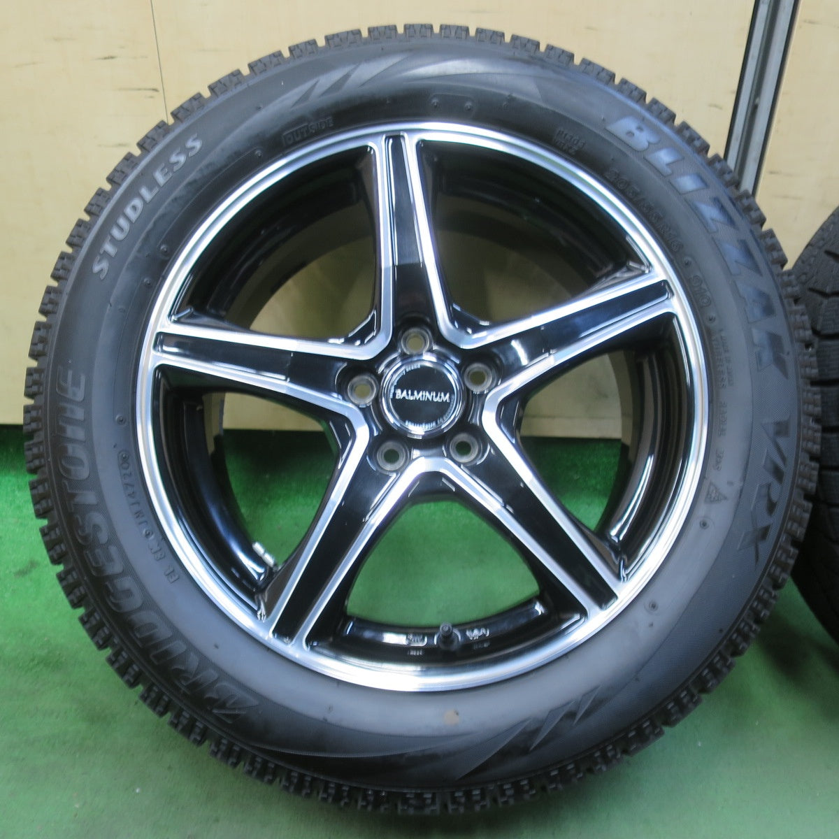 バリ溝！キレイ！9.5分★スタッドレス 205/55R16 ブリヂストン ブリザック VRX BALMINUM バルミナ 16インチ PCD100/5H★5110502イス