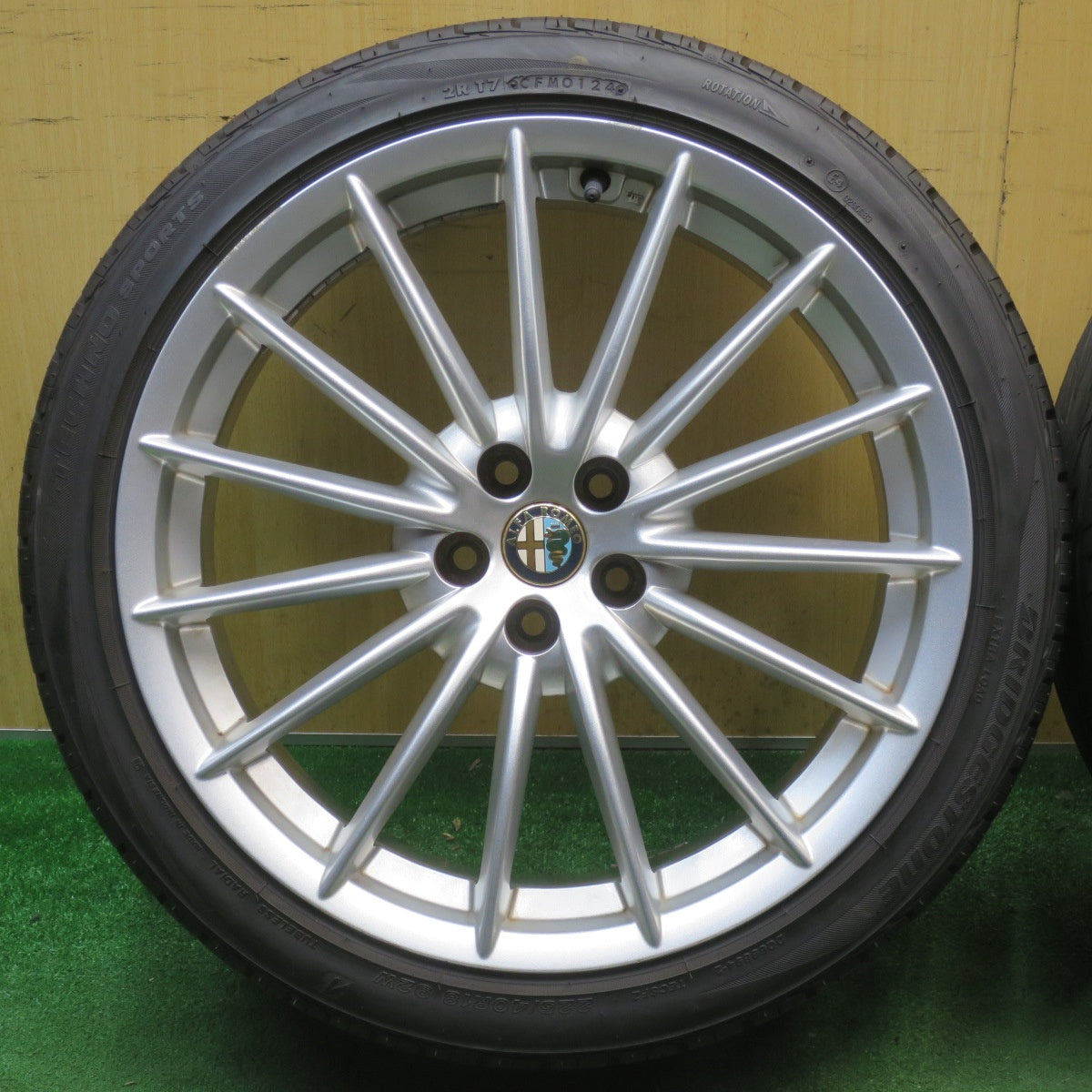 バリ溝！24年！キレイ！9.5分★アルファロメオ GT 純正 225/40R18 ブリヂストン テクノ スポーツ 18インチ PCD98/5H★6052701NJノ