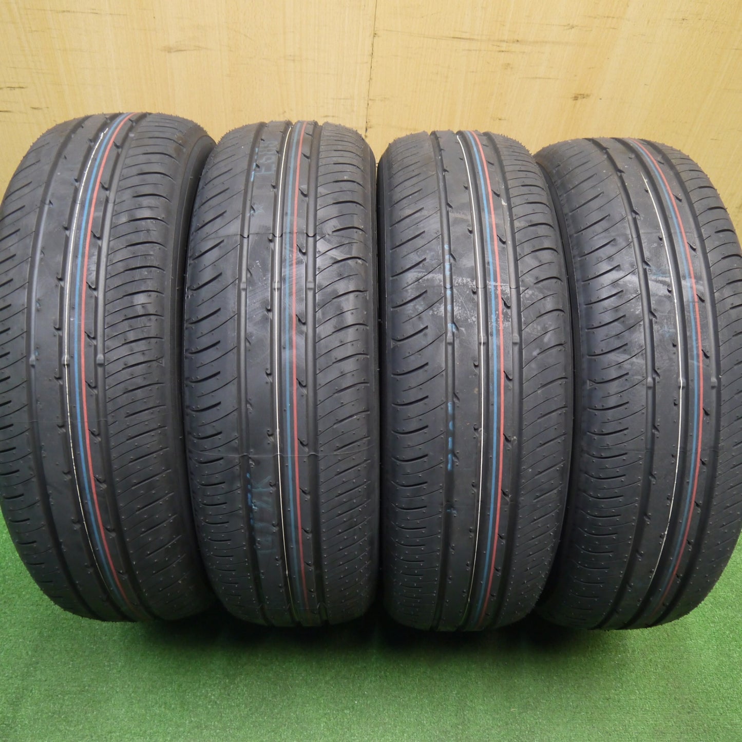 新車外し！25年★185/65R15 トーヨー ナノエナジー J64 タイヤ 15インチ フリード プリウス ノート フィールダー フィット 等★5122204Hノタ