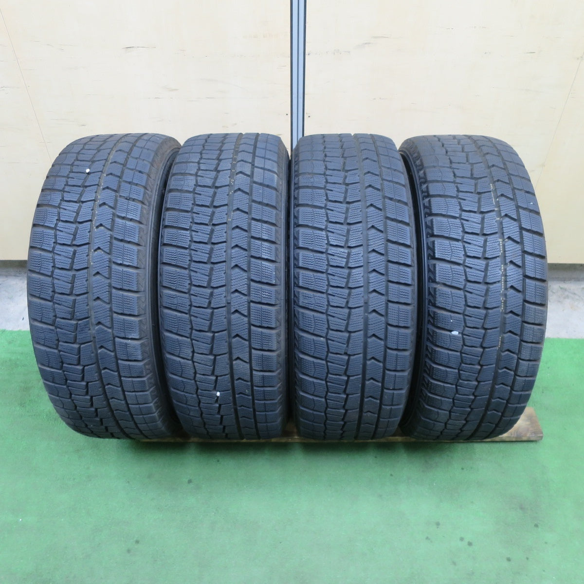 バリ溝！22年！キレイ！9.5分以上★ベンツ 等 IRVINE F01 205/55R16 スタッドレス ダンロップ ウインターマックス WM02 アーヴィン 16インチ PCD112/5H★6022302TTス