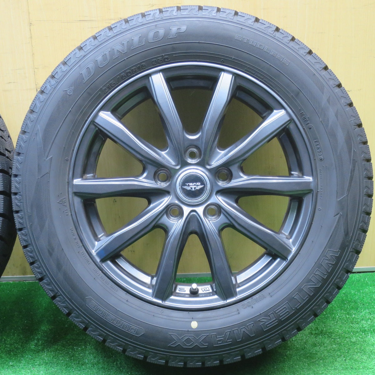 超バリ溝！23年！キレイ！9.5分以上★スタッドレス 215/60R16 ダンロップ ウインターマックス WM02 TEAD テッド 16インチ PCD114.3/5H★5102601NJス