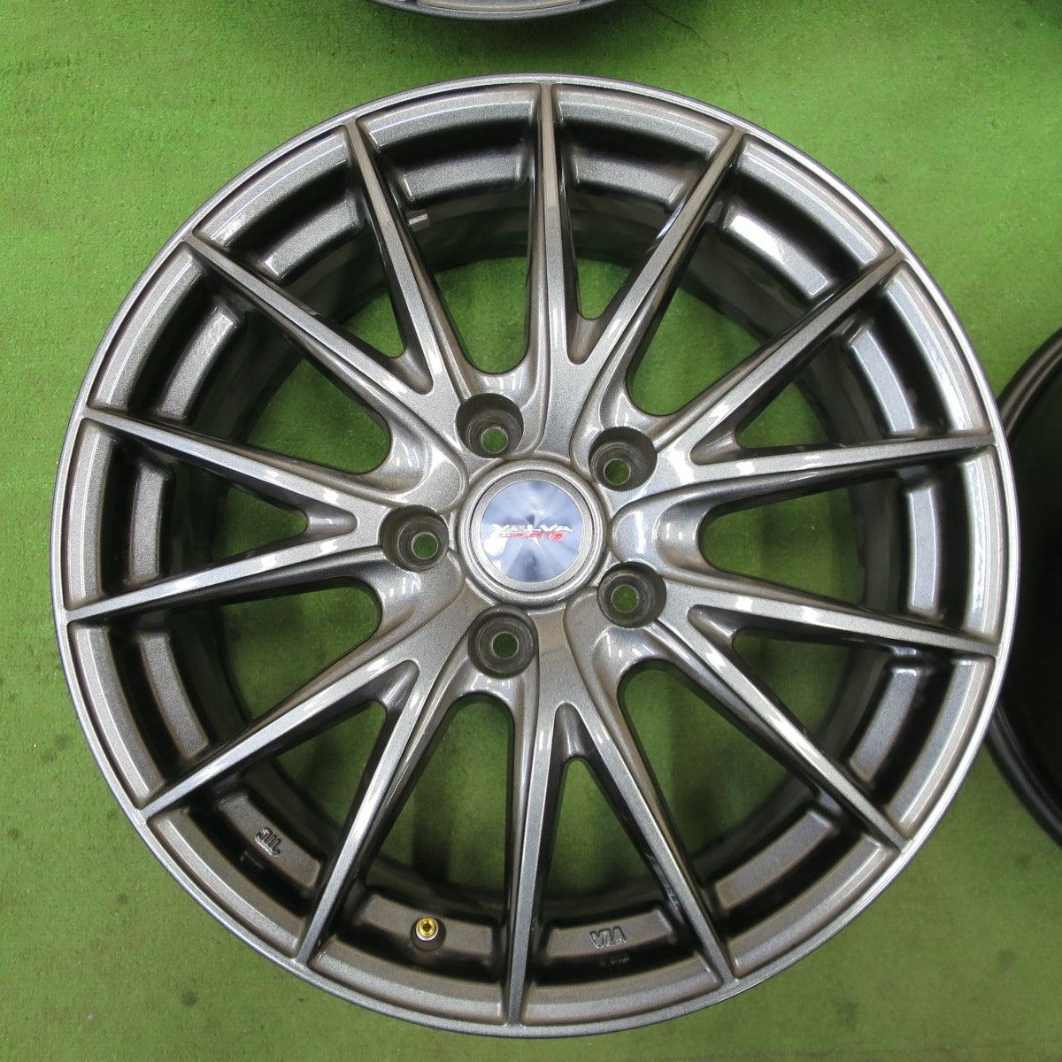 キレイ★VELVA SPORTZ ヴェルヴァ 17インチ ホイール 17×7J PCD114.3/5H★6042705NGホ