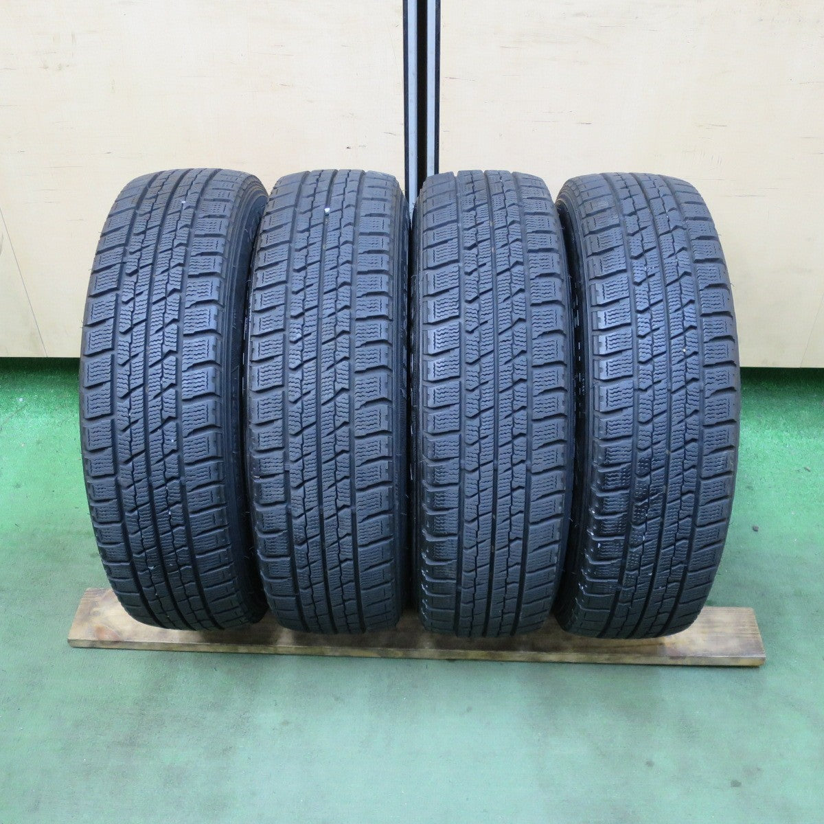 バリ溝！キレイ！9.5分★スタッドレス 165/70R14 グッドイヤー アイスナビ ZEA2 D.O.S. DOS 社外 アルミ 14インチ PCD100/4H★5122602TTス