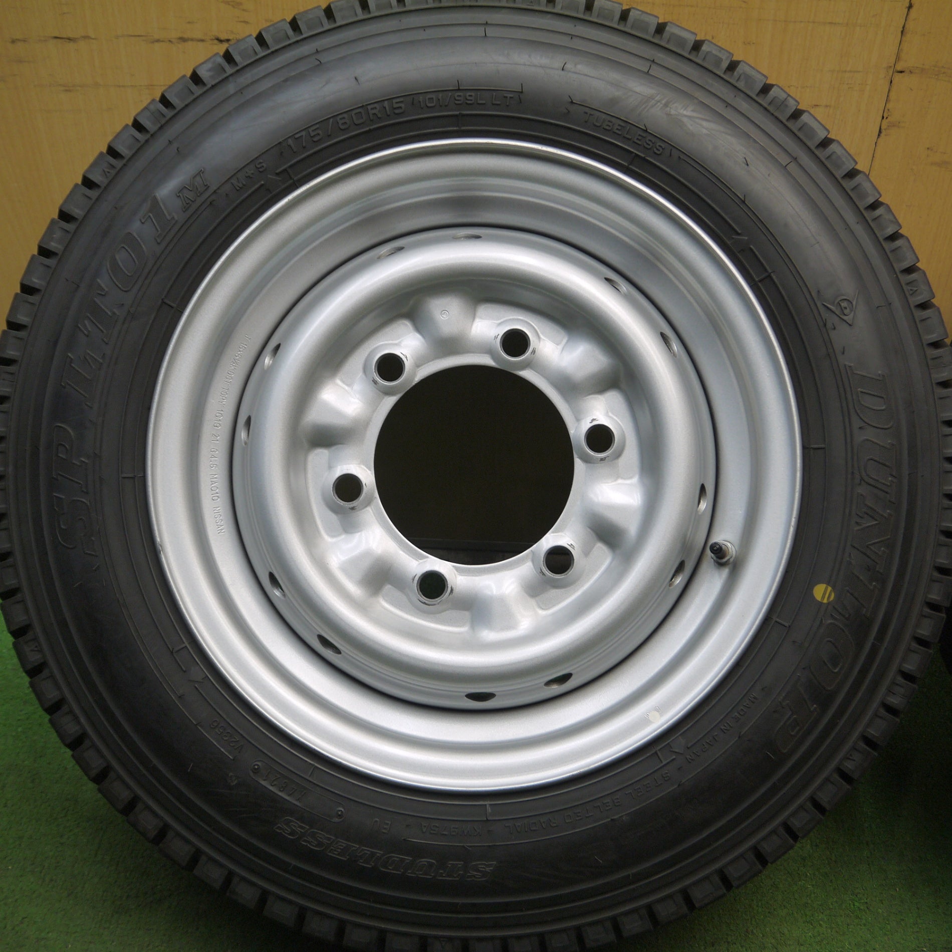 ダンロップ スタッドレスタイヤ 175/80R15 ホイールセット バリ溝です