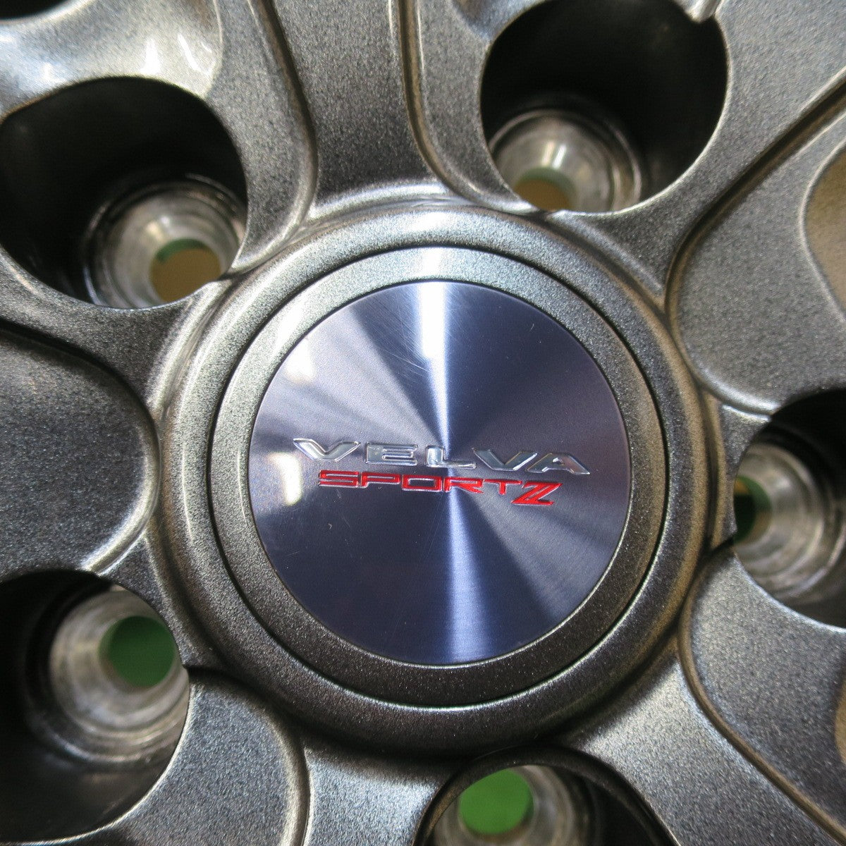 ほぼ未使用！24年！キレイ★スタッドレス 225/65R17 トーヨー ウインター トランパス TX VELVA SPORTZ ヴェルヴァ 17インチ PCD114.3/5H★5103014イス