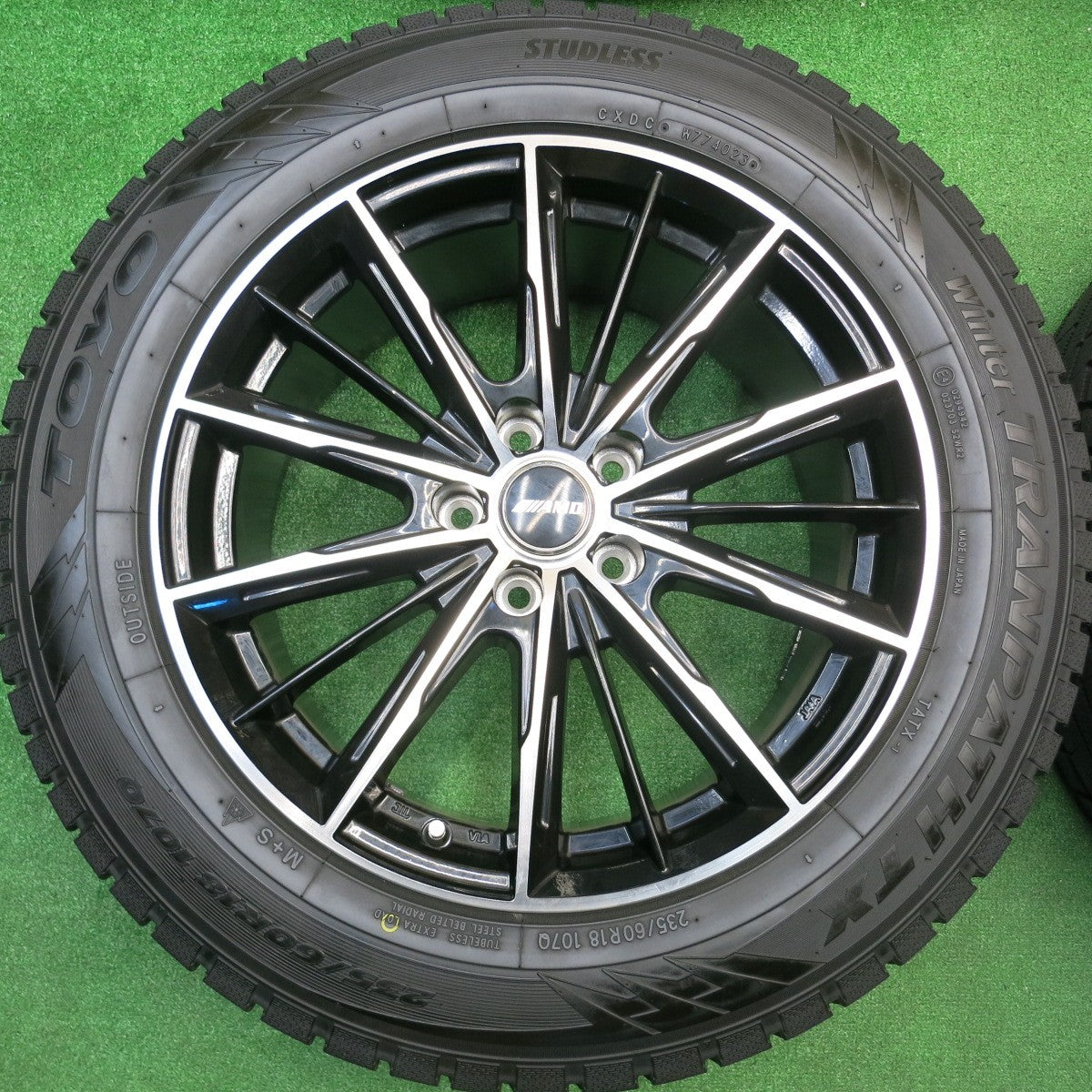バリ溝！23年！キレイ！ほぼ10分★スタッドレス 235/60R18 トーヨー ウインター トランパス TX AMD 社外 アルミ 18インチ PCD114.3/5H★5103003HAス