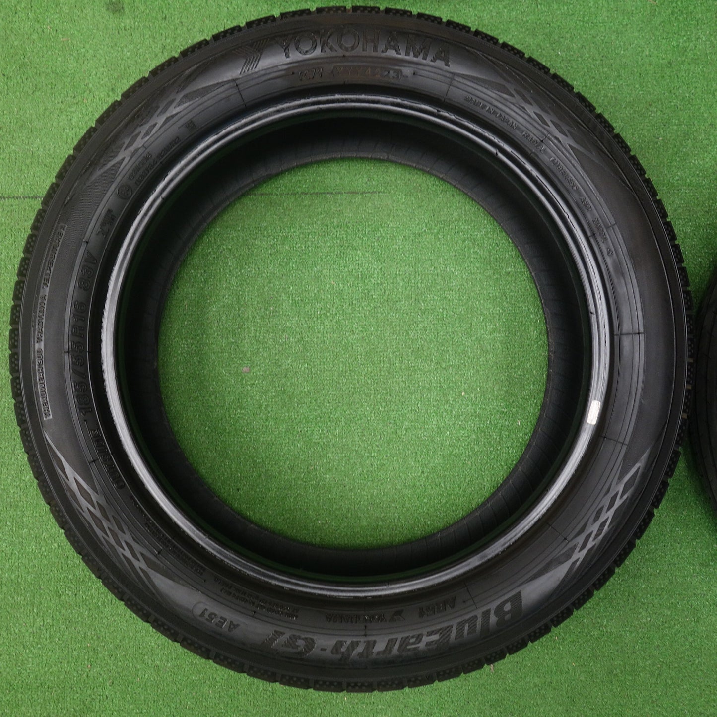 バリ溝！23年！8.5分★185/55R16 ヨコハマ BluEarth-GT AE51 ブルーアース タイヤ 16インチ フィット アクア、スイフト 等★6042202KTノタ