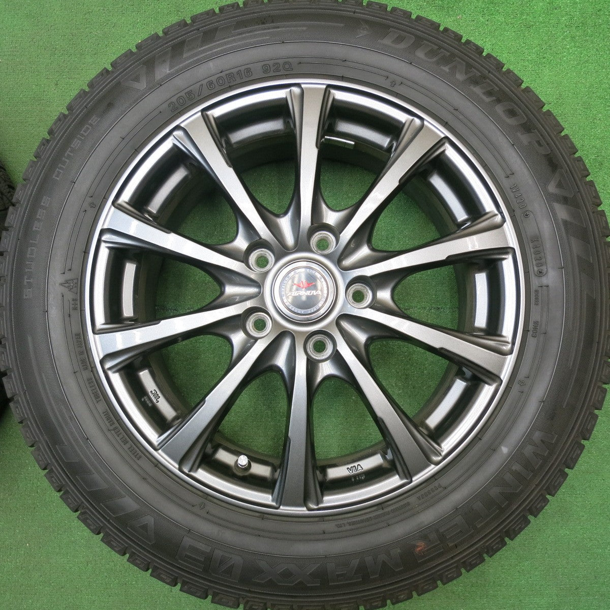 バリ溝！キレイ！8.5分★スタッドレス 205/60R16 ダンロップ ウインターマックス 03 AIRNOVA エアノヴァ 16インチ PCD114.3/5H★5052408HAス