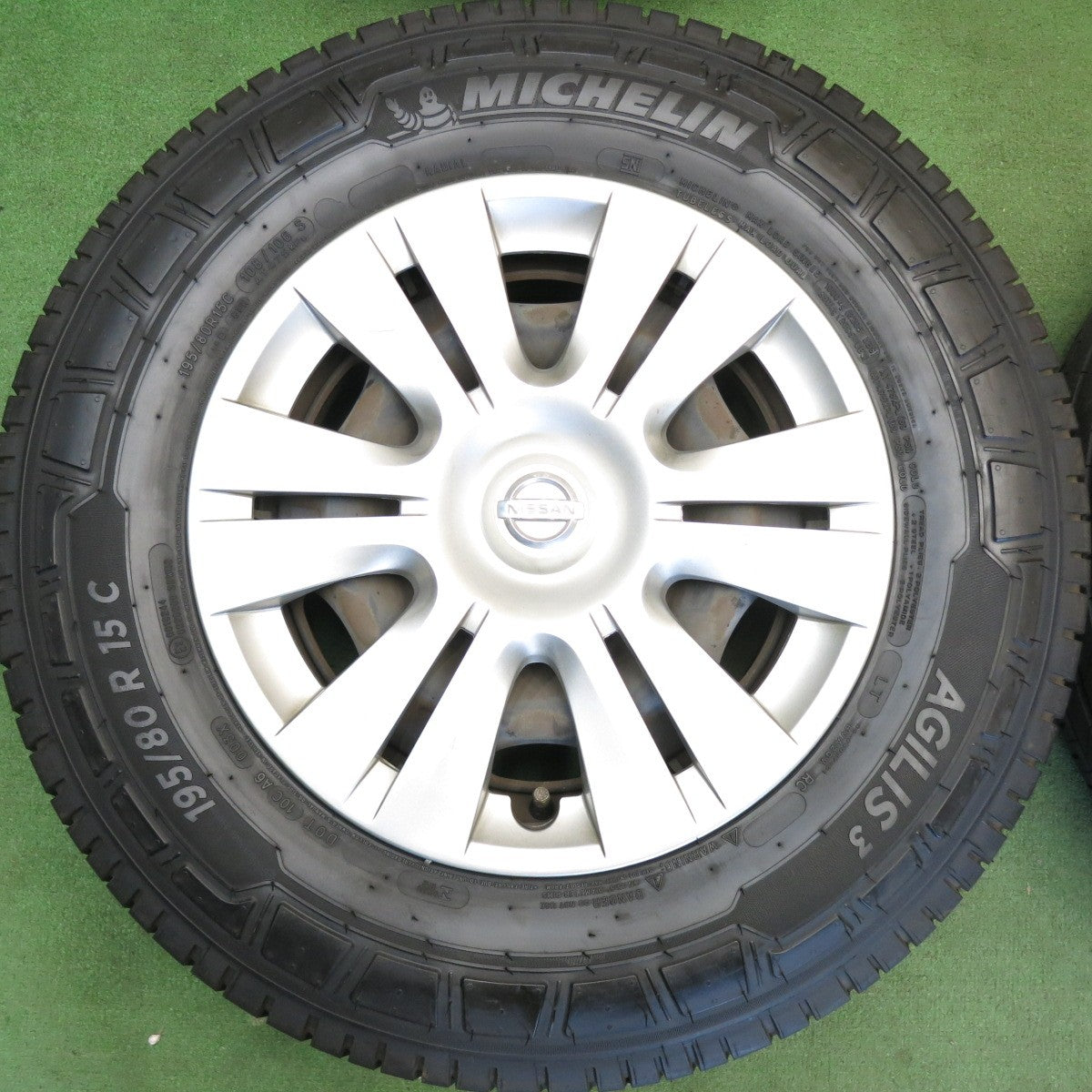 バリ溝！23年！9.5分◎日産 キャラバン 純正 スチール 195/80R15 108/106S ミシュラン AGILIS3 15インチ PCD139.7/6H◎6061805HAノ