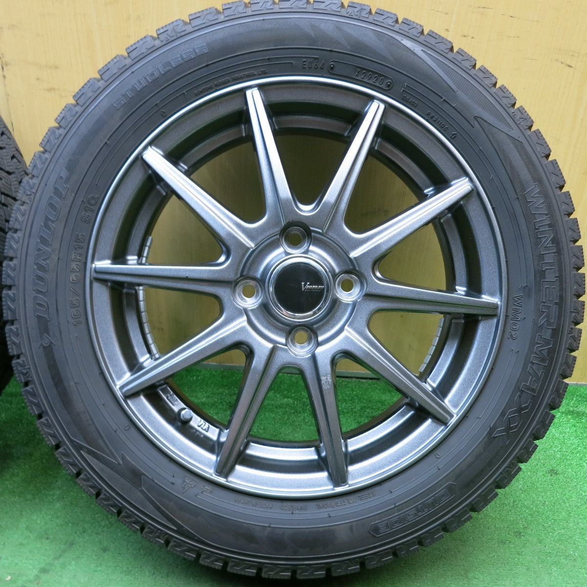 バリ溝！ほぼ10分★スタッドレス 165/65R15 ダンロップ ウインターマックス WM02 VEMOTION Vエモーション 軽サイズ タフト 等 PCD100/4H★5081602HAス