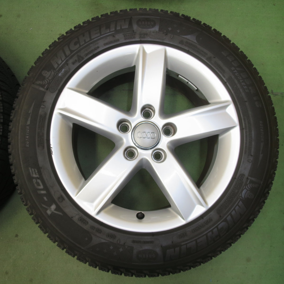 バリ溝！キレイ！9分★アウディ A4 純正 225/55R16 スタッドレス ミシュラン X-ICE XI3 16インチ PCD112/5H★6051902イス
