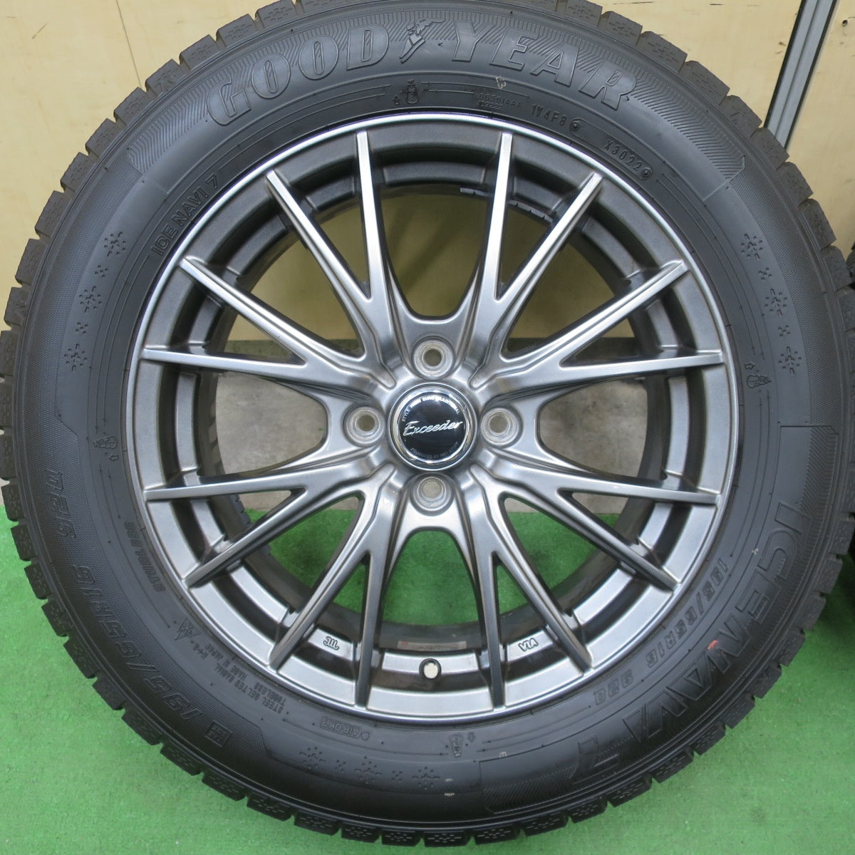 バリ溝！22年！キレイ！9.5分★スタッドレス 195/65R16 グッドイヤー アイスナビ7 Exceeder エクシーダー 16インチ PCD100/4H★5051701TTス