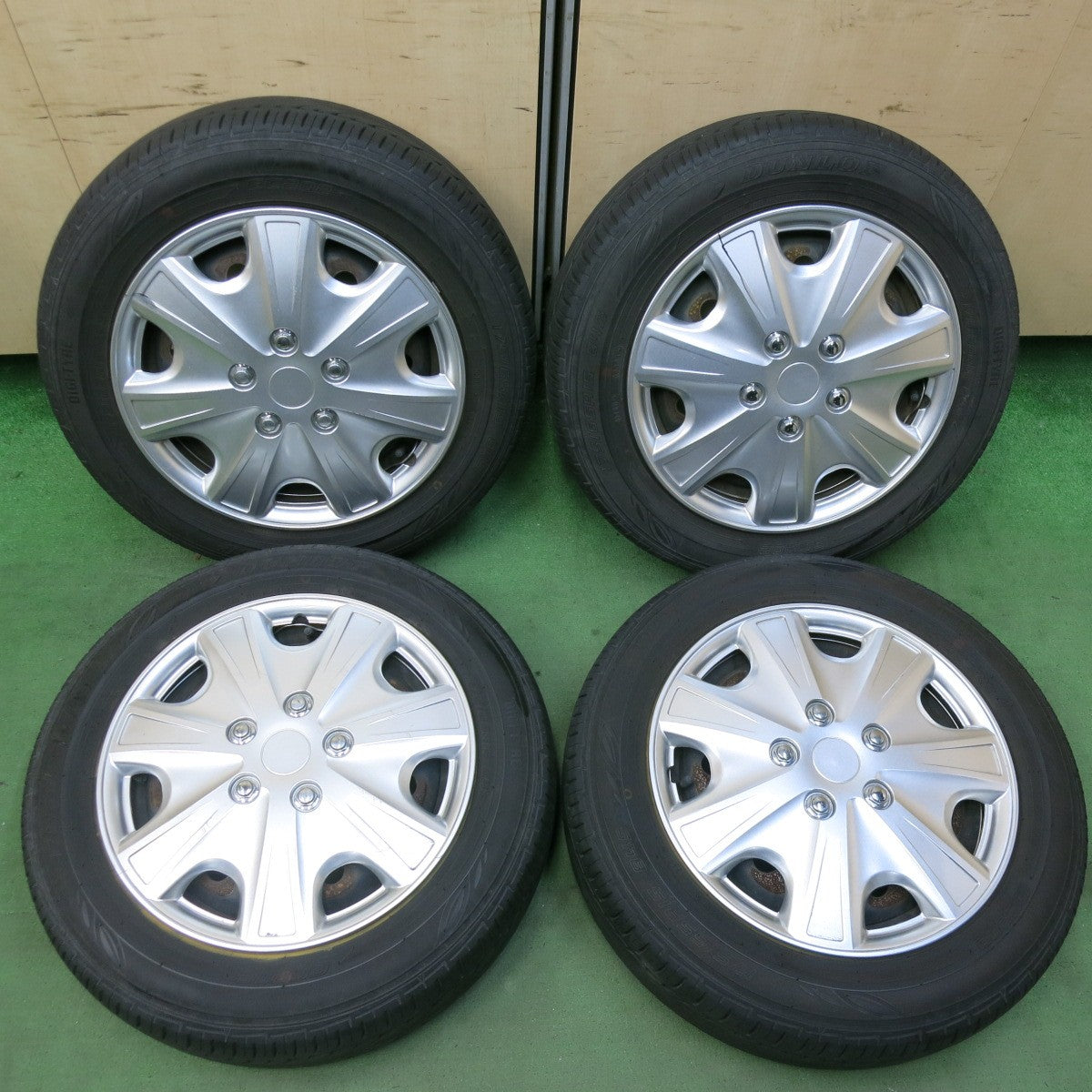 バリ溝！21年！9分★175/65R15 ダンロップ EC202 スチール 社外 ホイール キャップ カバー 15インチ PCD100/4H★5061313SYノ