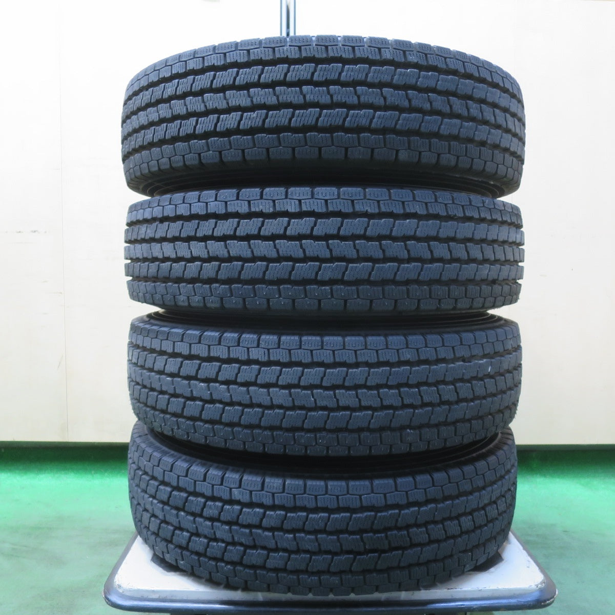 バリ溝！24年！キレイ！9.5分以上★スタッドレス 165/80R14 97/95N ヨコハマ アイスガード iG91 スチール ホイール 14インチ PCD114.3/4H★5111809イス