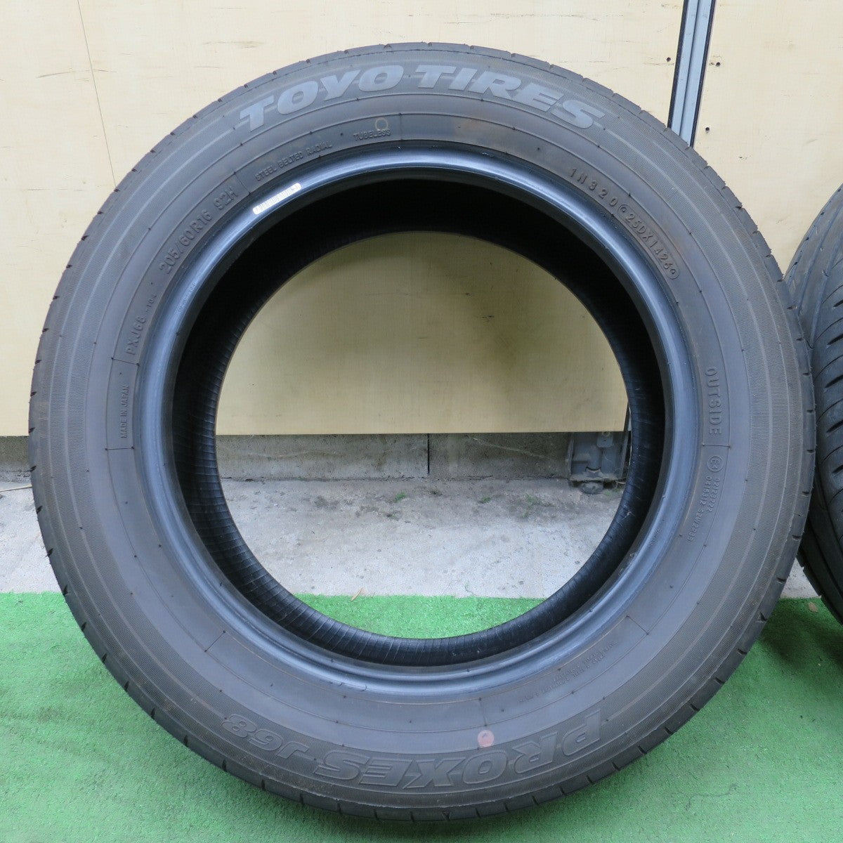 バリ溝！26年！8.5分◎205/60R16 トーヨー プロクセス J68 タイヤ 16インチ ノア ヴォクシー エスクァイア 等◎6101904NGノタ