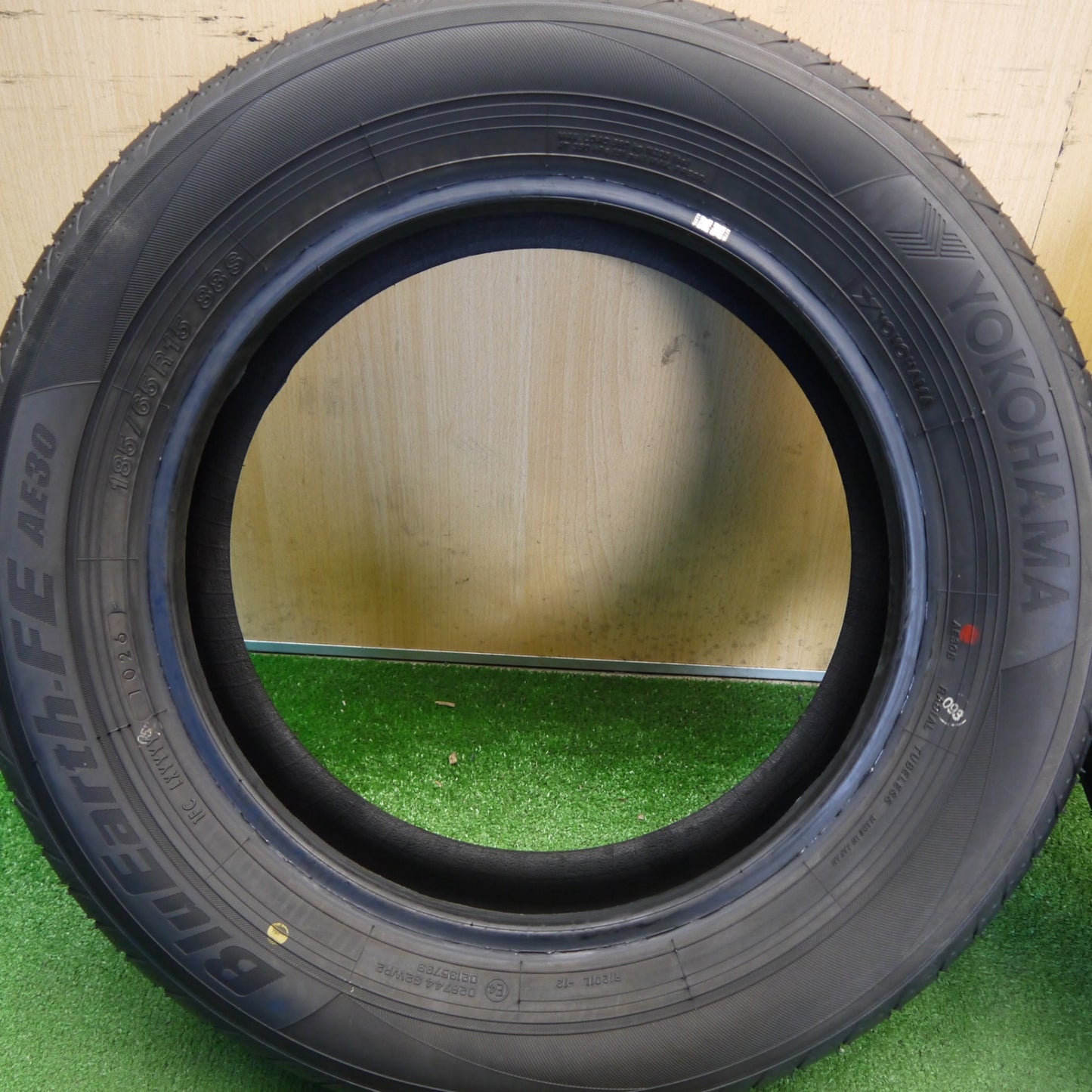 新車外し！26年★185/65R15 ヨコハマ BluEarth-FE AE30 ブルーアース タイヤ 15インチ アクア シエンタ フリード ノート デミオ 等★6041704Hノタ