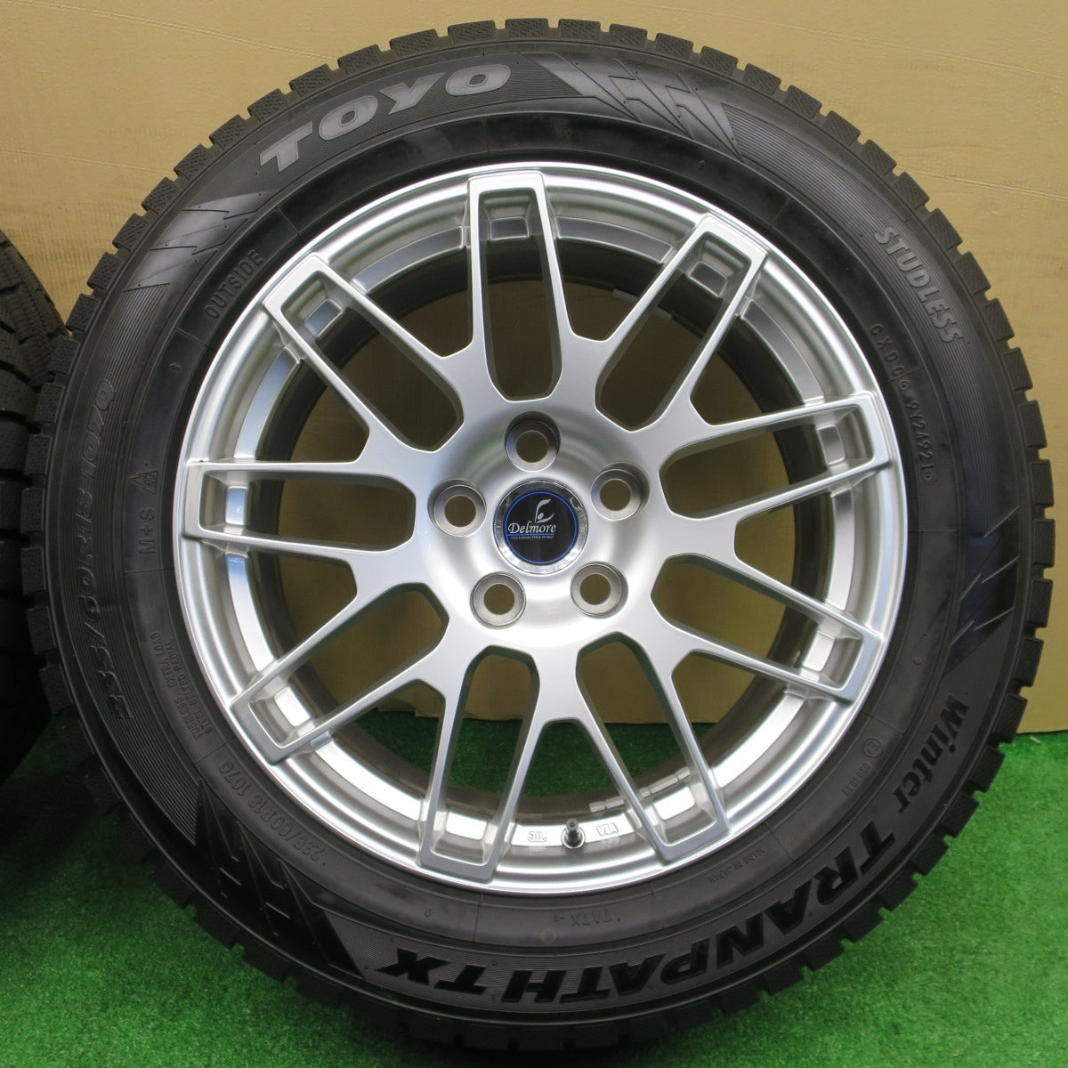 超バリ溝！21年！キレイ！ほぼ10分★MIRAI ミライ 40 アルファード 等 235/60R18 スタッドレス トーヨー ウインター トランパス TX Delmore LC.S デルモア 18インチ PCD120/5H★5121308NKス