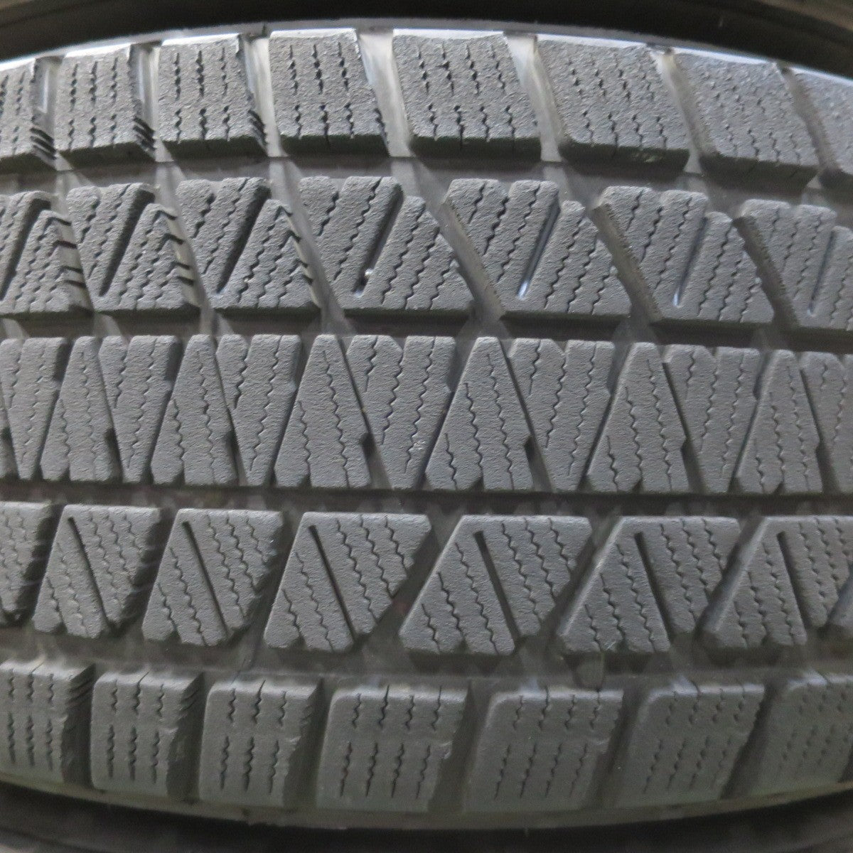 バリ溝！23年！キレイ！9.5分★スタッドレス 265/65R17 ブリヂストン ブリザック DM-V3 BAZALT X TYPE2 バザルト タイプ2 17インチ PCD139.7/6H★6040708イス