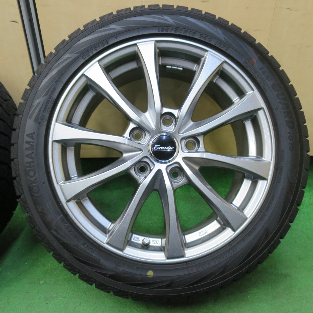 [送料無料] タイヤほぼ未使用！22年！キレイ★スタッドレス 195/50R16 ヨコハマ アイスガード iG70 Exceeder エクシーダー 16インチ PCD114.3/5H★4093014イス