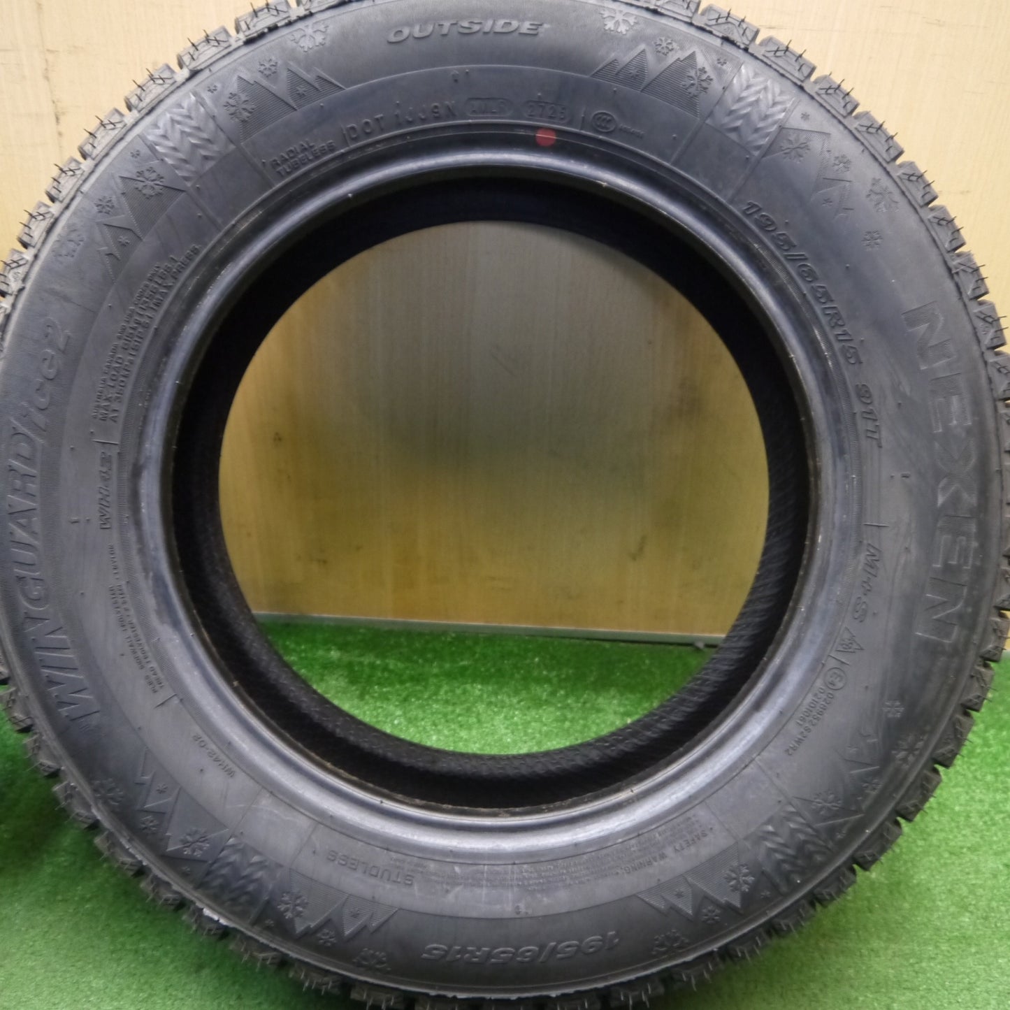 未使用！25年★スタッドレス 195/65R15 ネクセン ウィンガード アイス2 タイヤ 15インチ プリウス カローラスポーツ 等★6050807Hスタ