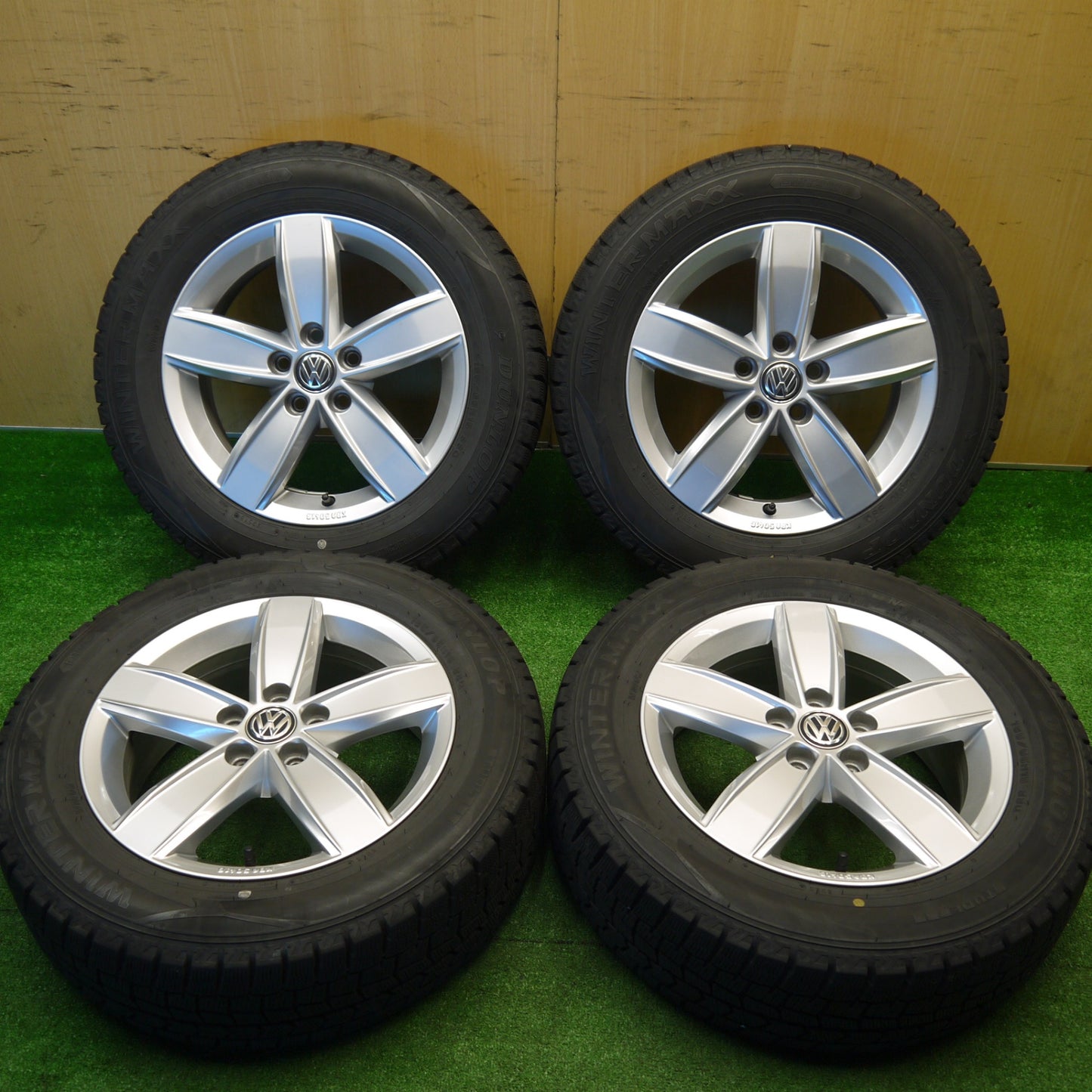 バリ溝！キレイ！8.5分★ワーゲン ポロ 純正 185/65R15 スタッドレス ダンロップ ウインターマックス WM02 15インチ PCD100/5H★5102906Hス