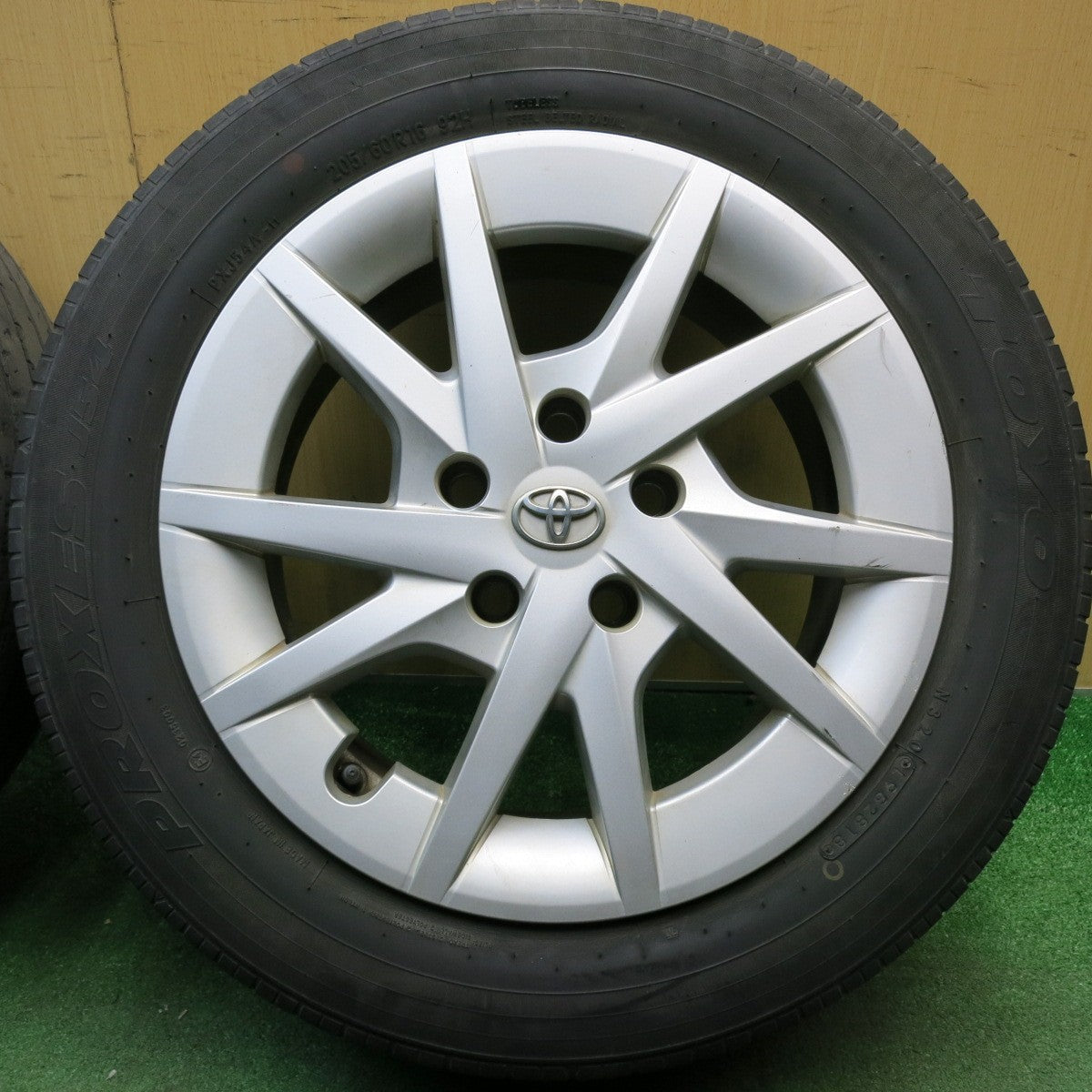 4本価格★トヨタ プリウスα 純正 205/60R16 トーヨー プロクセス J54 16インチ PCD114.3/5H★6031402HAノ