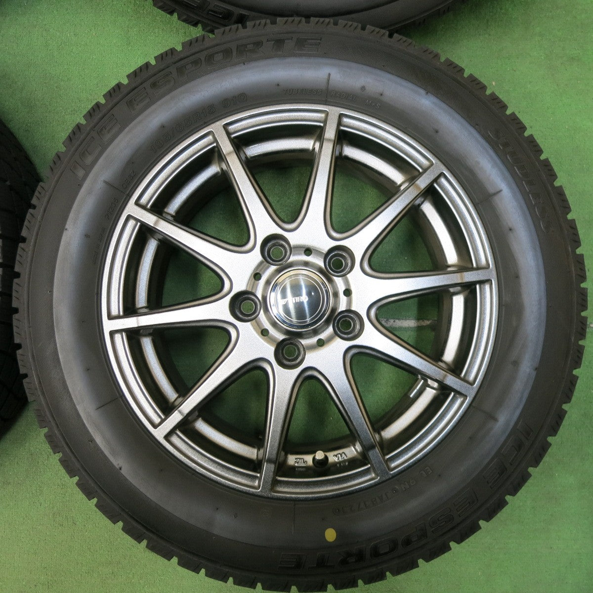 [送料無料] バリ溝！23年！キレイ！ほぼ10分★スタッドレス 195/65R15 アイスエスポルテ TIRO ティーロ 15インチ PCD114.3/5H★4121103SYス