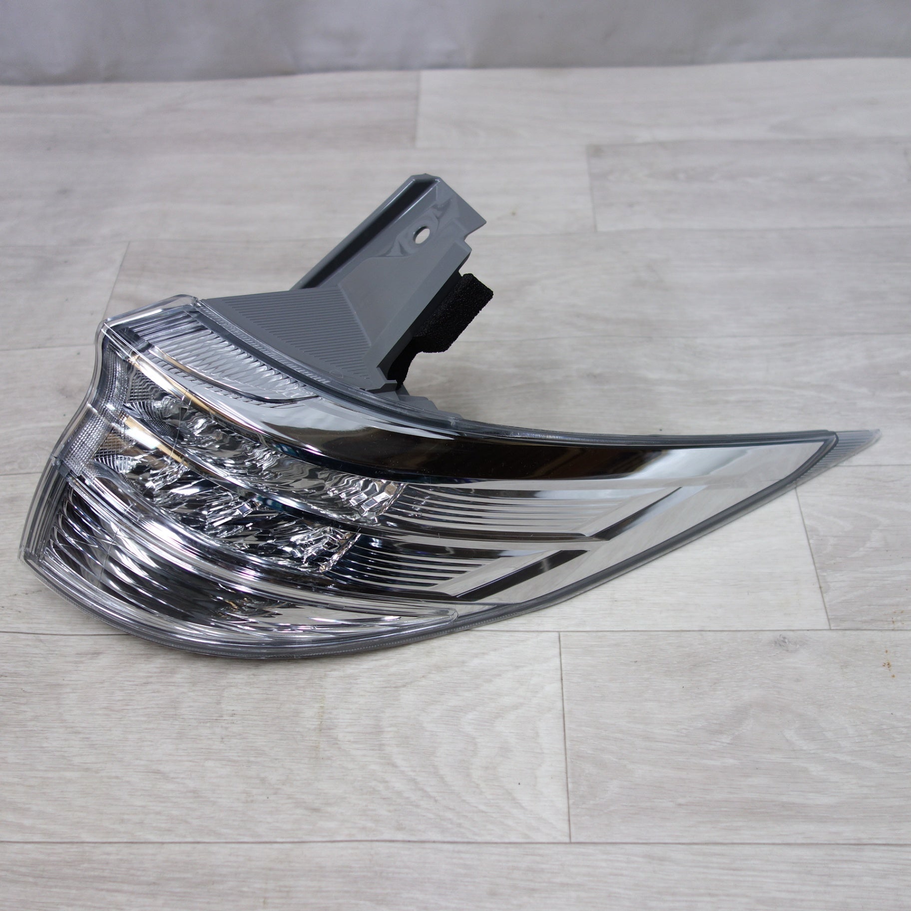 送料無料] 新車外し!左右セット◇トヨタ エスティマ 50系 純正 LED