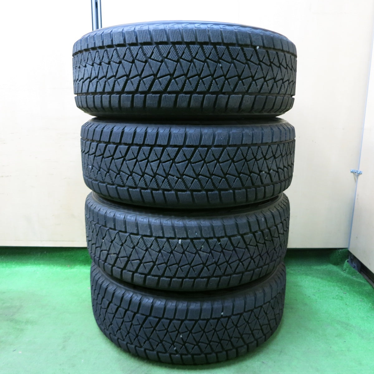 [送料無料] バリ溝！キレイ！8.5分★ベンツ アウディ 等 AGA Burg ブルグ 235/60R18 スタッドレス ブリヂストン ブリザック DM-V2 18インチ PCD112/5H★4112108SYス