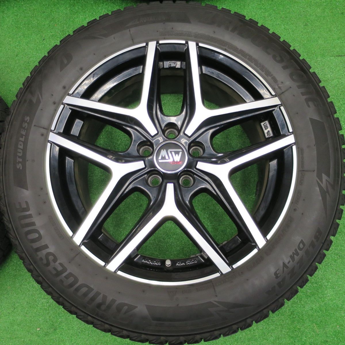 バリ溝！キレイ！9分★ベンツ 等 MSW 40 O・Z 235/60R18 スタッドレス ブリヂストン ブリザック DM-V3 18インチ OZ PCD112/5H★5122001NKス