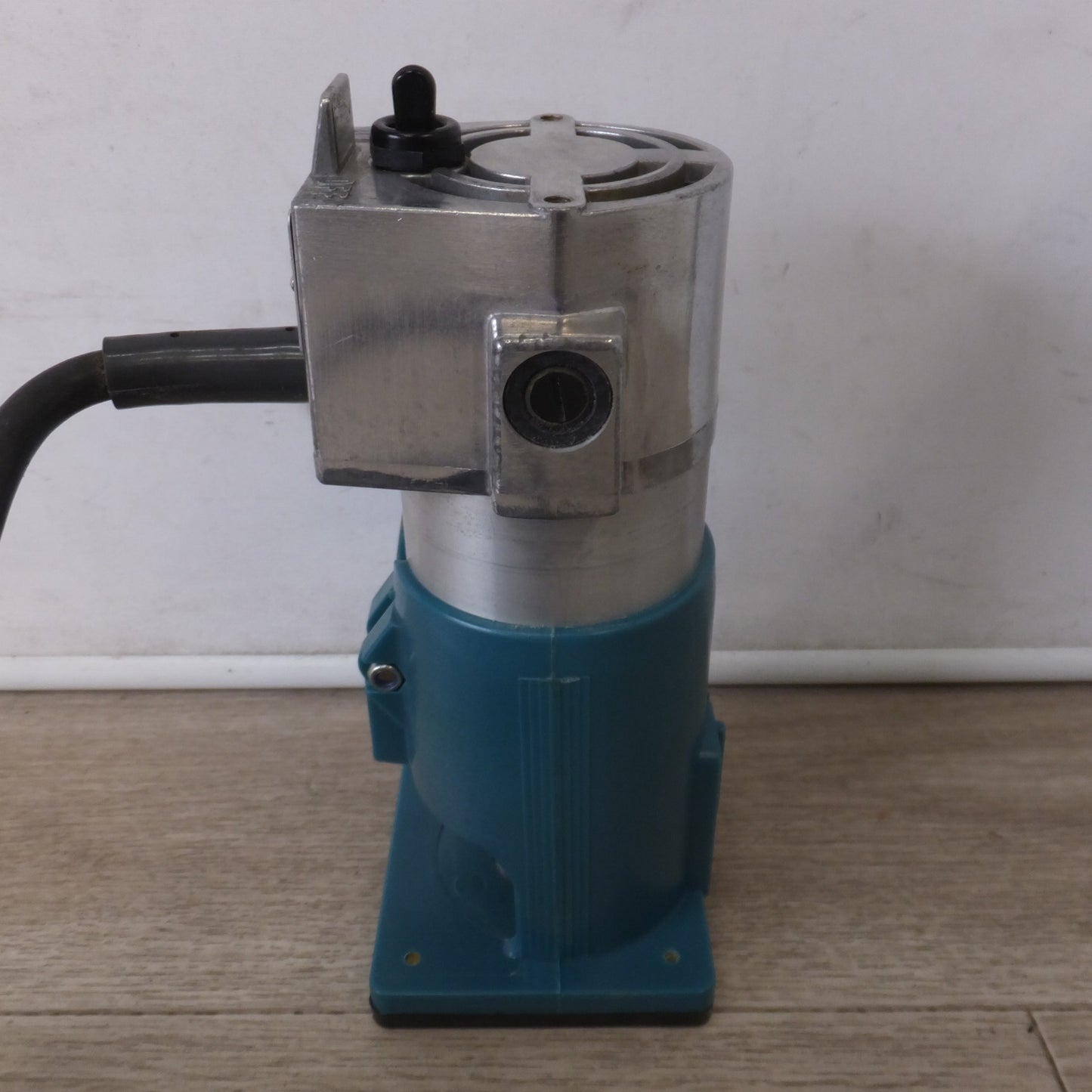 [送料無料] ★マキタ makita トリマ 3700　100V～ 380W 50-60Hz 4A 30000/min.★