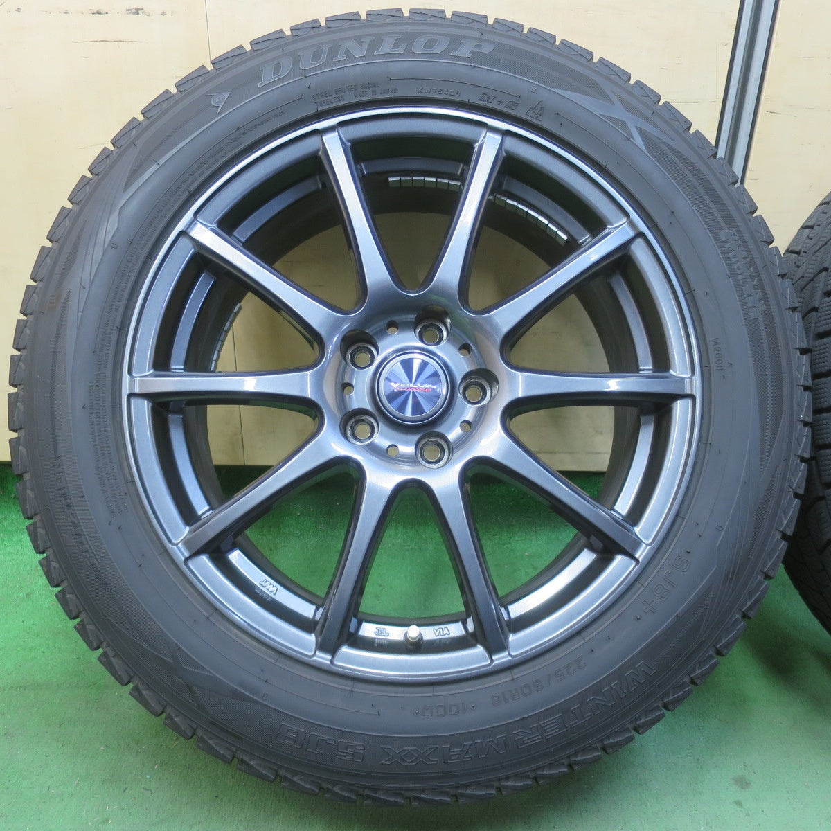 バリ溝！キレイ！9.5分★スタッドレス 225/60R18 ダンロップ ウインターマックス SJ8 SJ8+ VELVA CHARGE ヴェルヴァ チャージ 18インチ PCD114.3/5H★6012905イス