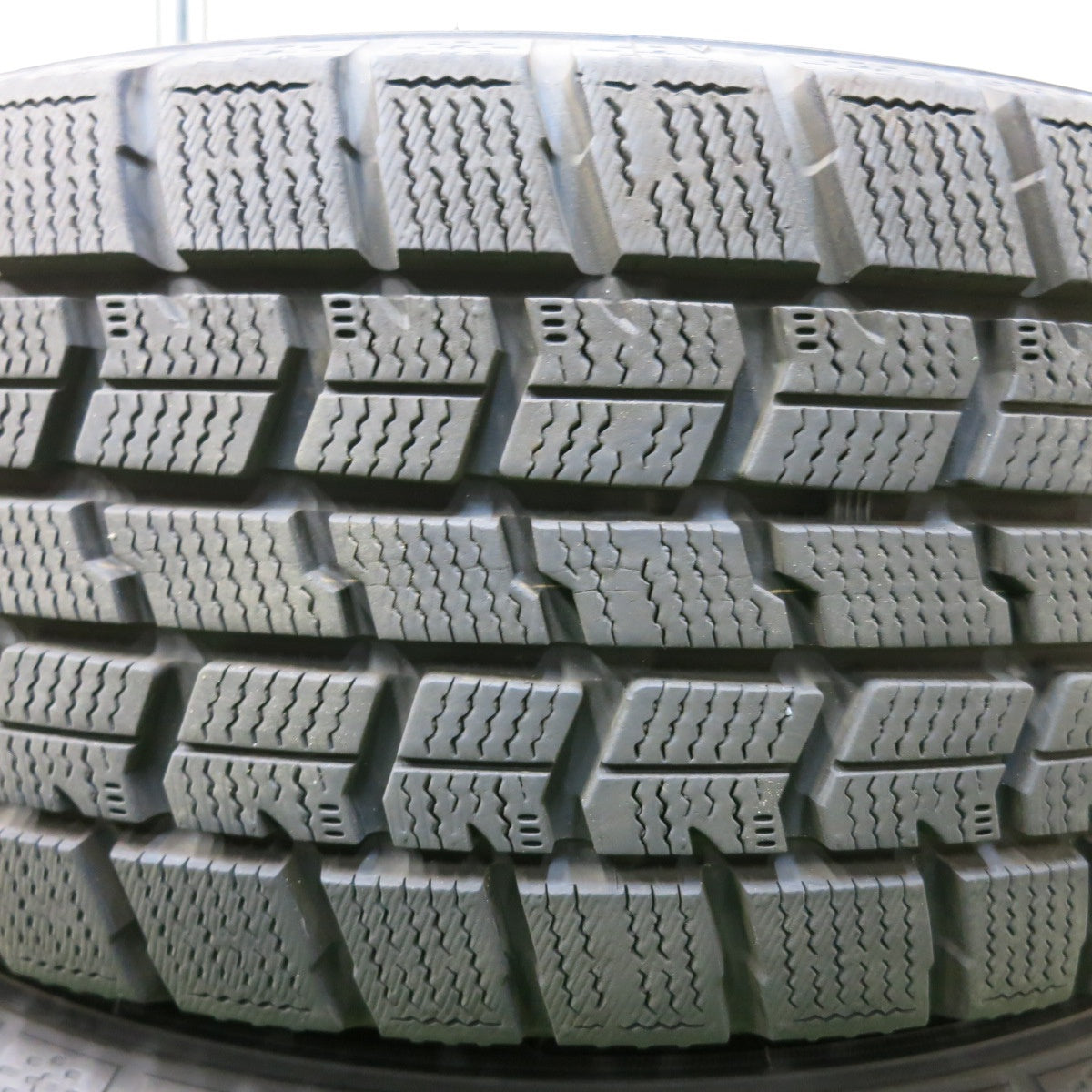 *送料無料* 超バリ溝！21年！キレイ！9.5分以上★スタッドレス 195/65R15 グッドイヤー アイスナビ7 ravrion selzer ラブリオン 15インチ PCD114.3/5H★4090510SYス