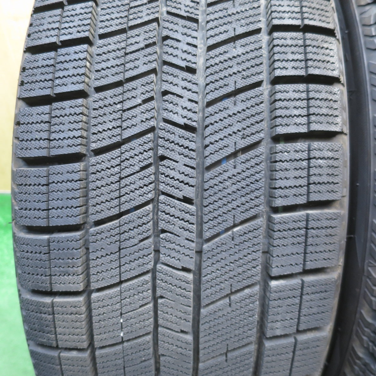 ほぼ未使用！25年！キレイ◎スタッドレス 235/45R18 ナンカン アイスアクティバ AW-1 Verthandi ヴェルザンディ 18インチ PCD114.3/5H◎6062203NJス
