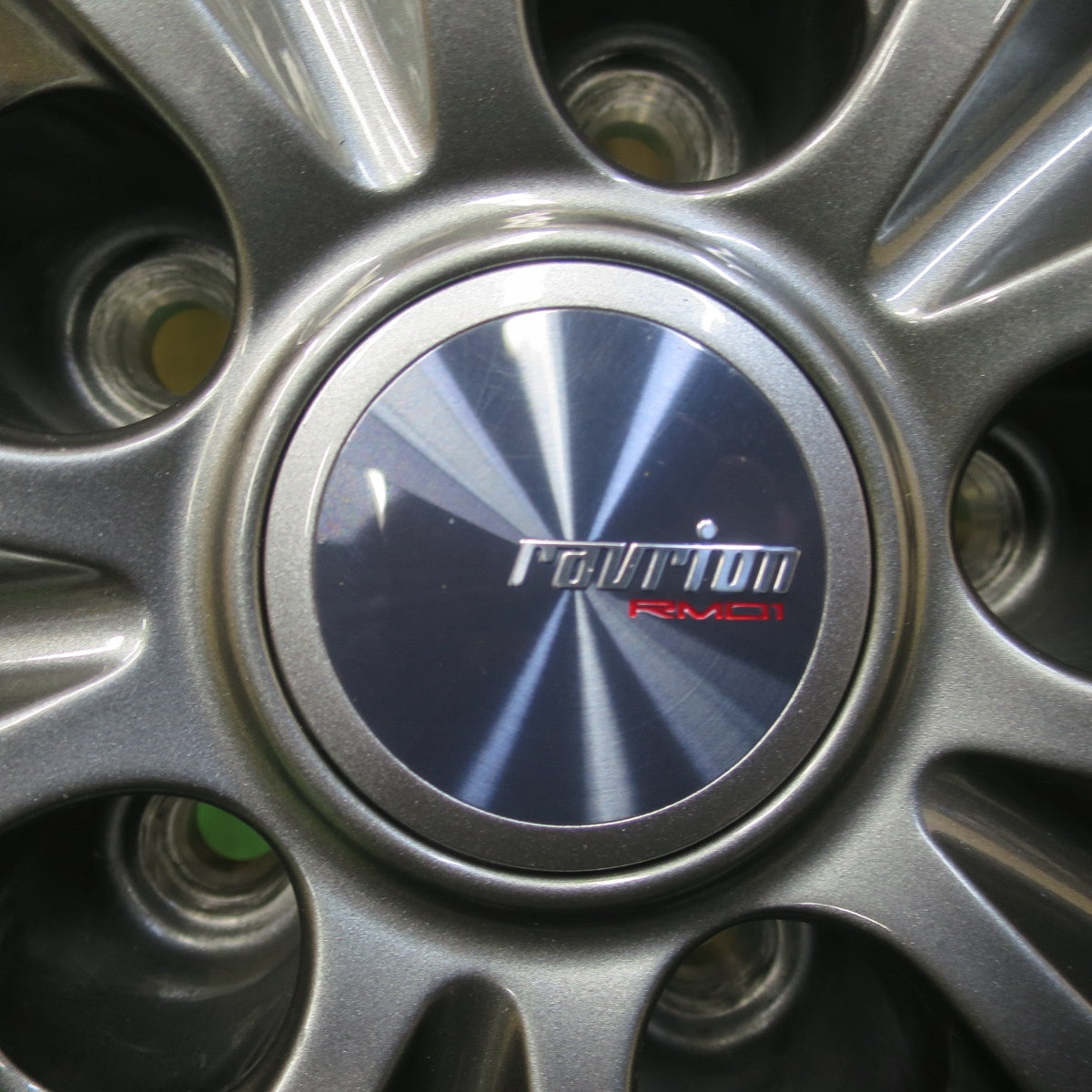 バリ溝！キレイ！9.5分以上★スタッドレス 205/60R16 トーヨー オブザーブ ガリット GIZ ravrion RM01 ラブリオン 16インチ PCD114.3/5H★6011613イス