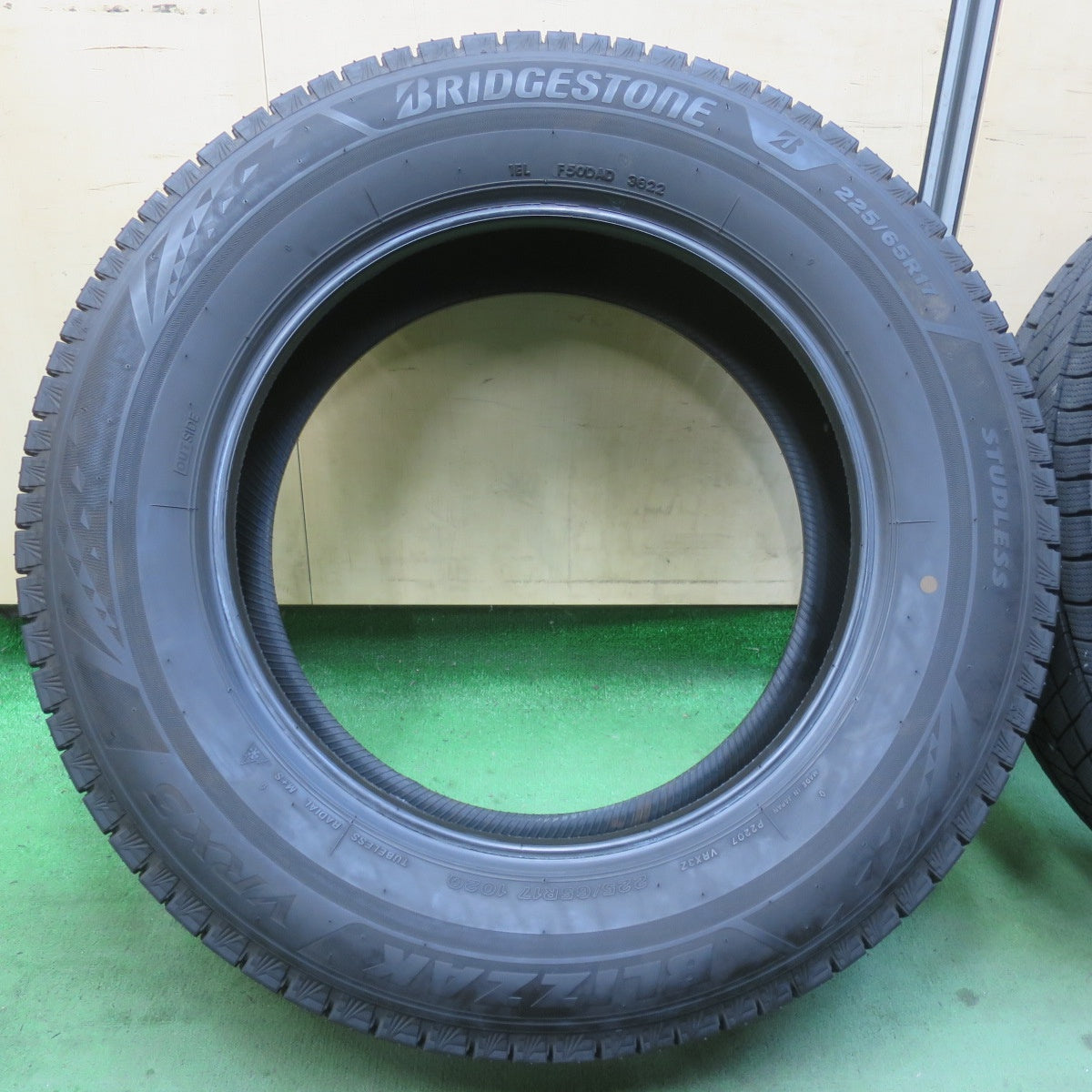バリ溝！22年！9.5分★スタッドレス 225/65R17 ブリヂストン ブリザック VRX3 タイヤ 17インチ RAV4 ハリアー CX-5 CX-8 エクストレイル 等★6011503イスタ