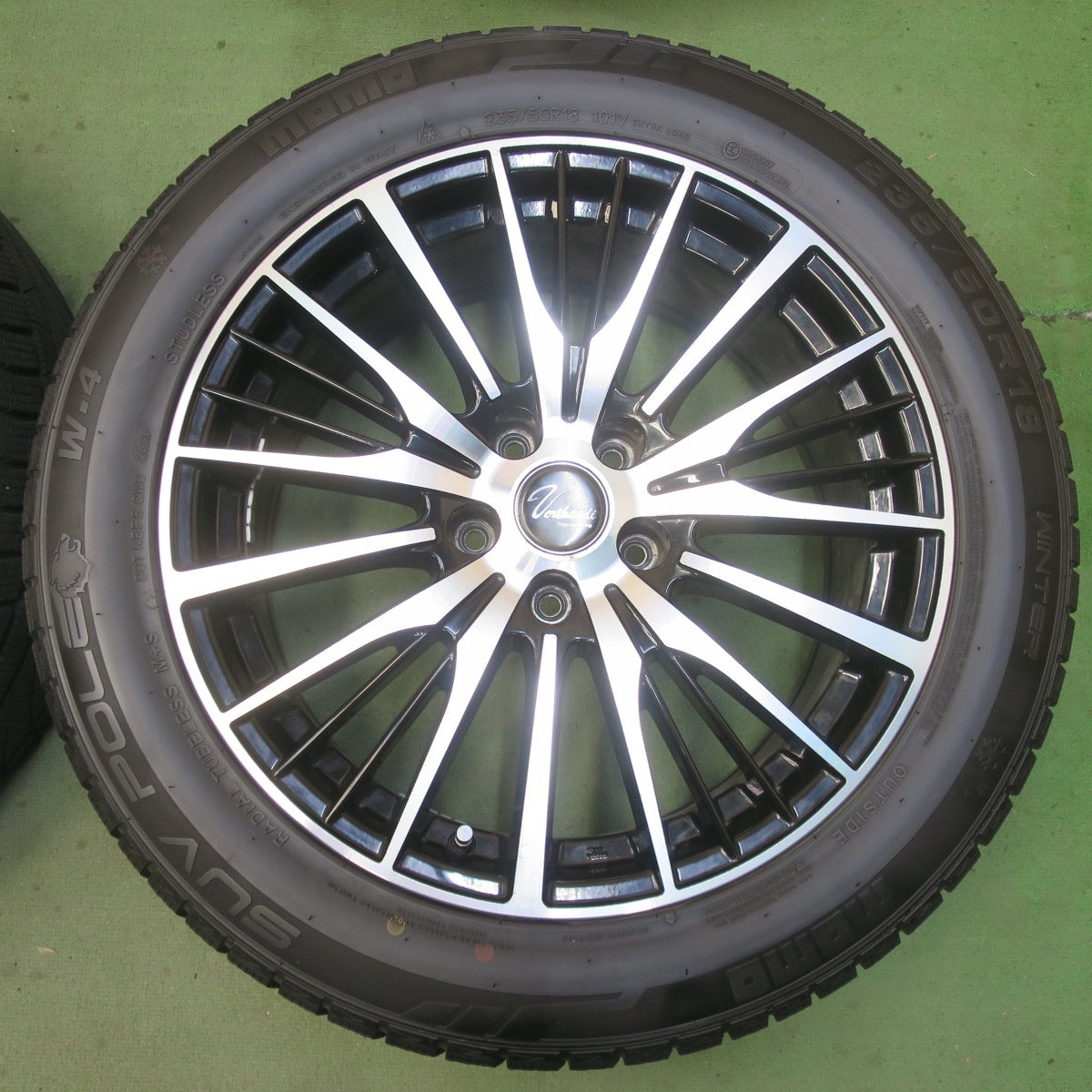 バリ溝！23年！8.5分◎スタッドレス 235/50R18 モモ SUV POLE W-4 Verthandi ヴェルザンディ 18インチ PCD114.3/5H◎6091501IMス
