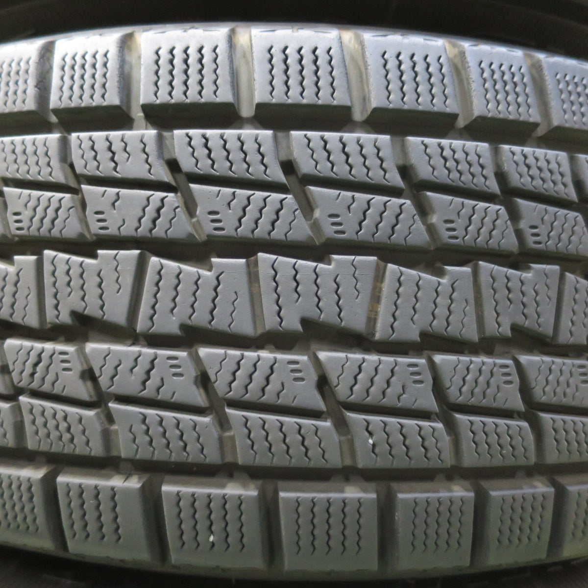 バリ溝！キレイ！9.5分★LOXARNY SPORT BADX 225/65R17 スタッドレス グッドイヤー アイスナビ SUV ロクサーニ スポーツ 17インチ PCD114.3/5H★5100907イス