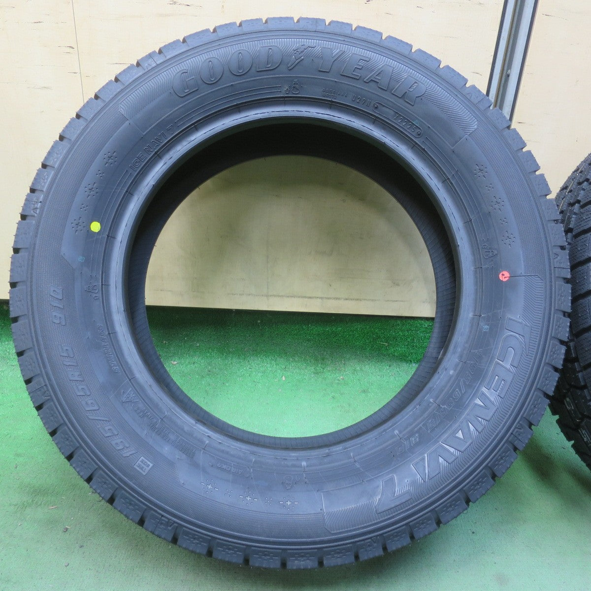 未使用！25年★スタッドレス 195/65R15 グッドイヤー アイスナビ7 タイヤ 15インチ ノア ヴォクシー ステップワゴン プリウス エスクァイア 等★6031905イスタ