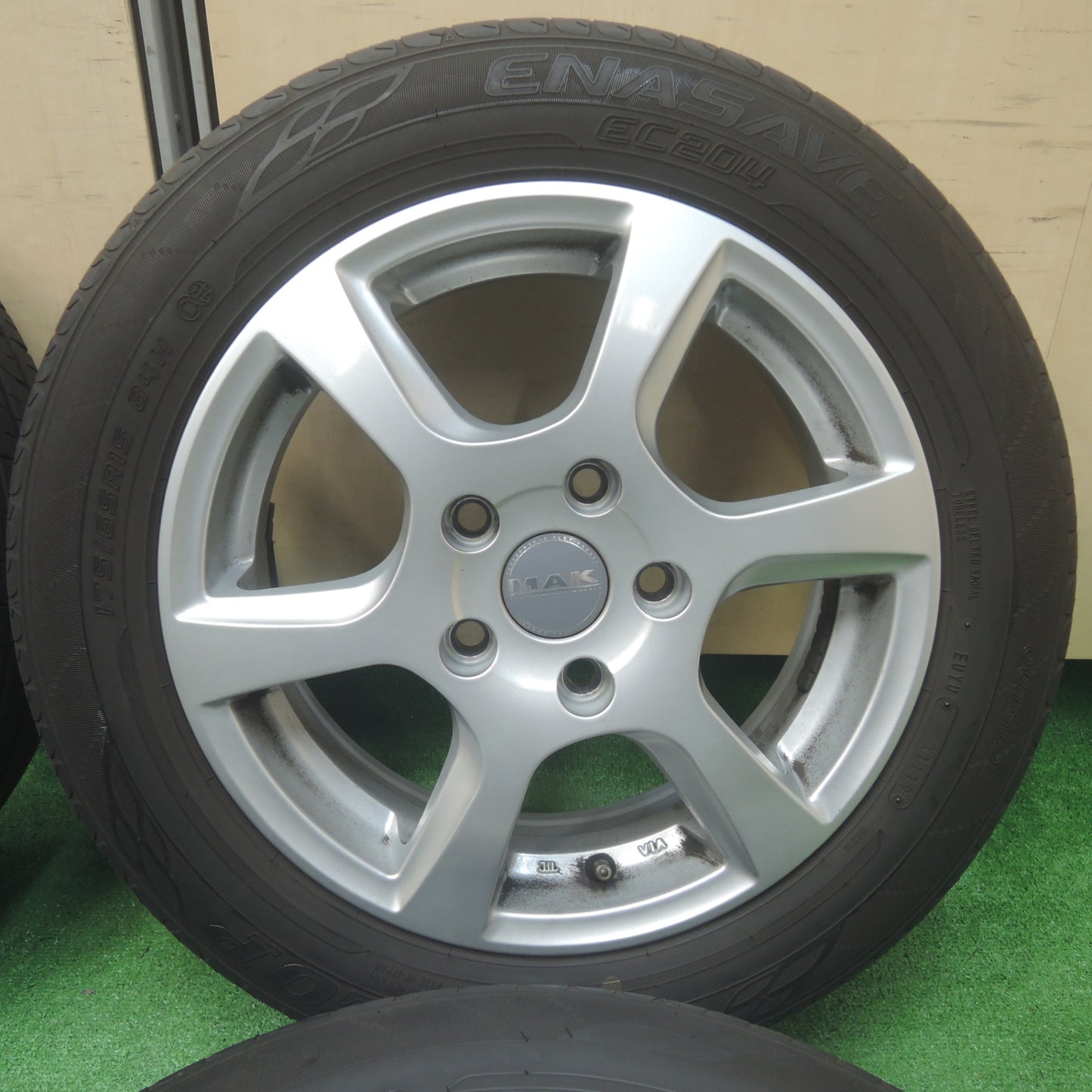 *送料無料* バリ溝！キレイ！8.5分★BMW MINI ミニ 等 MAK 175/65R15 ダンロップ エナセーブ EC204 15インチ PCD112/5H★4033003SYノ